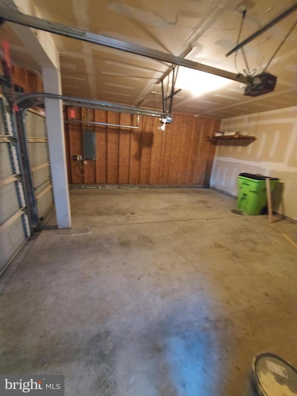 HOLLY WOODS - Residential Lease