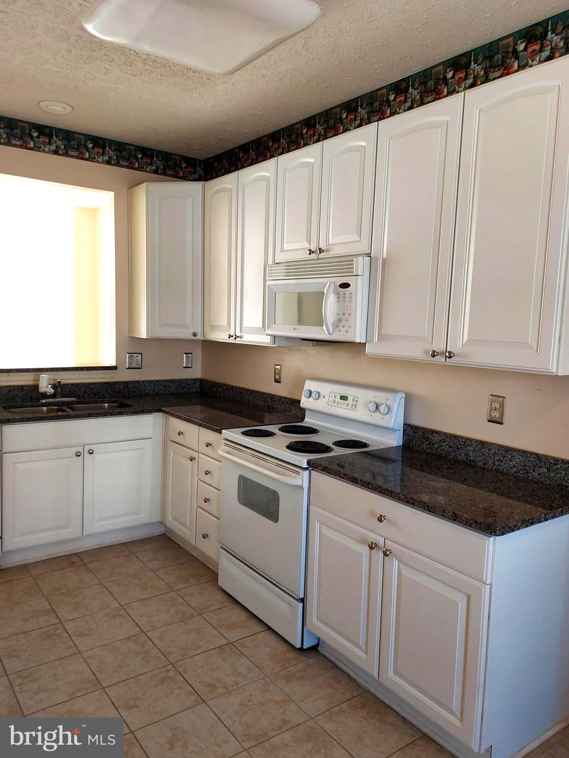 HOLLY WOODS - Residential Lease