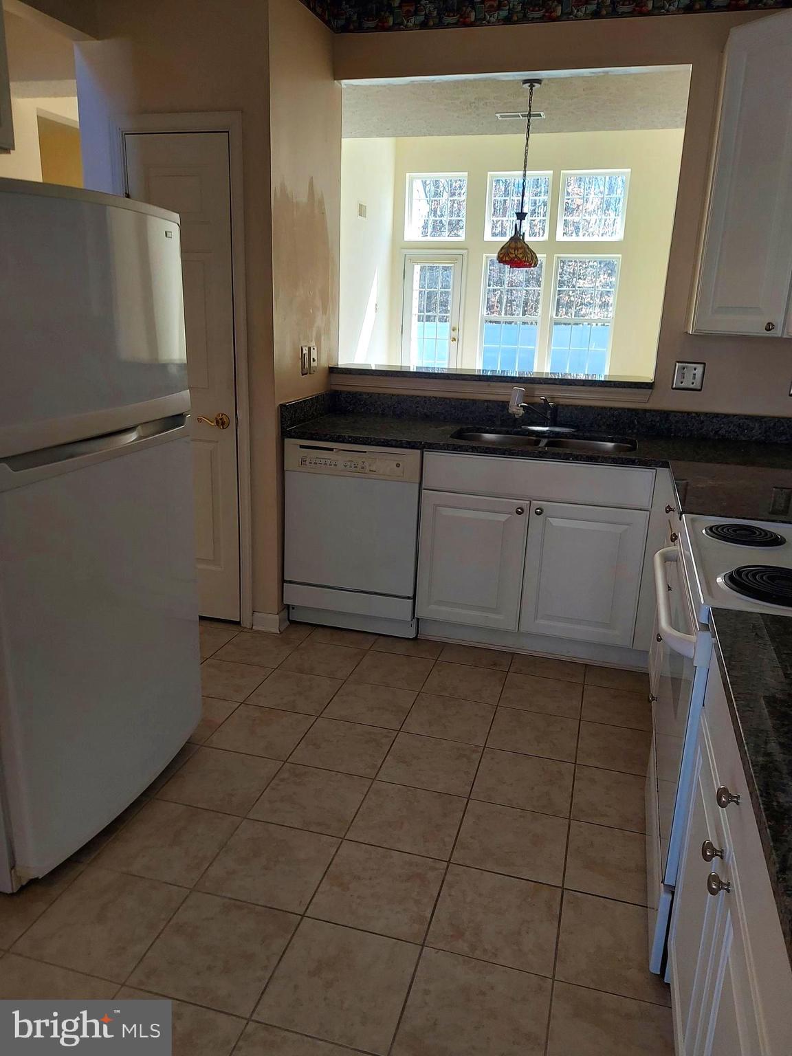 HOLLY WOODS - Residential Lease