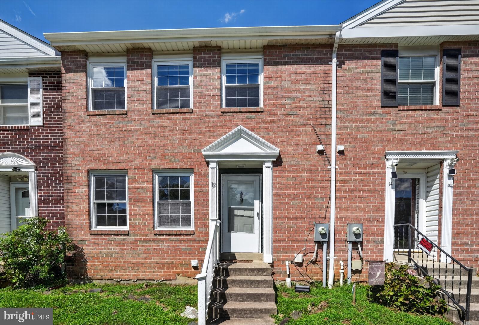 12 HALLVIEW COURT