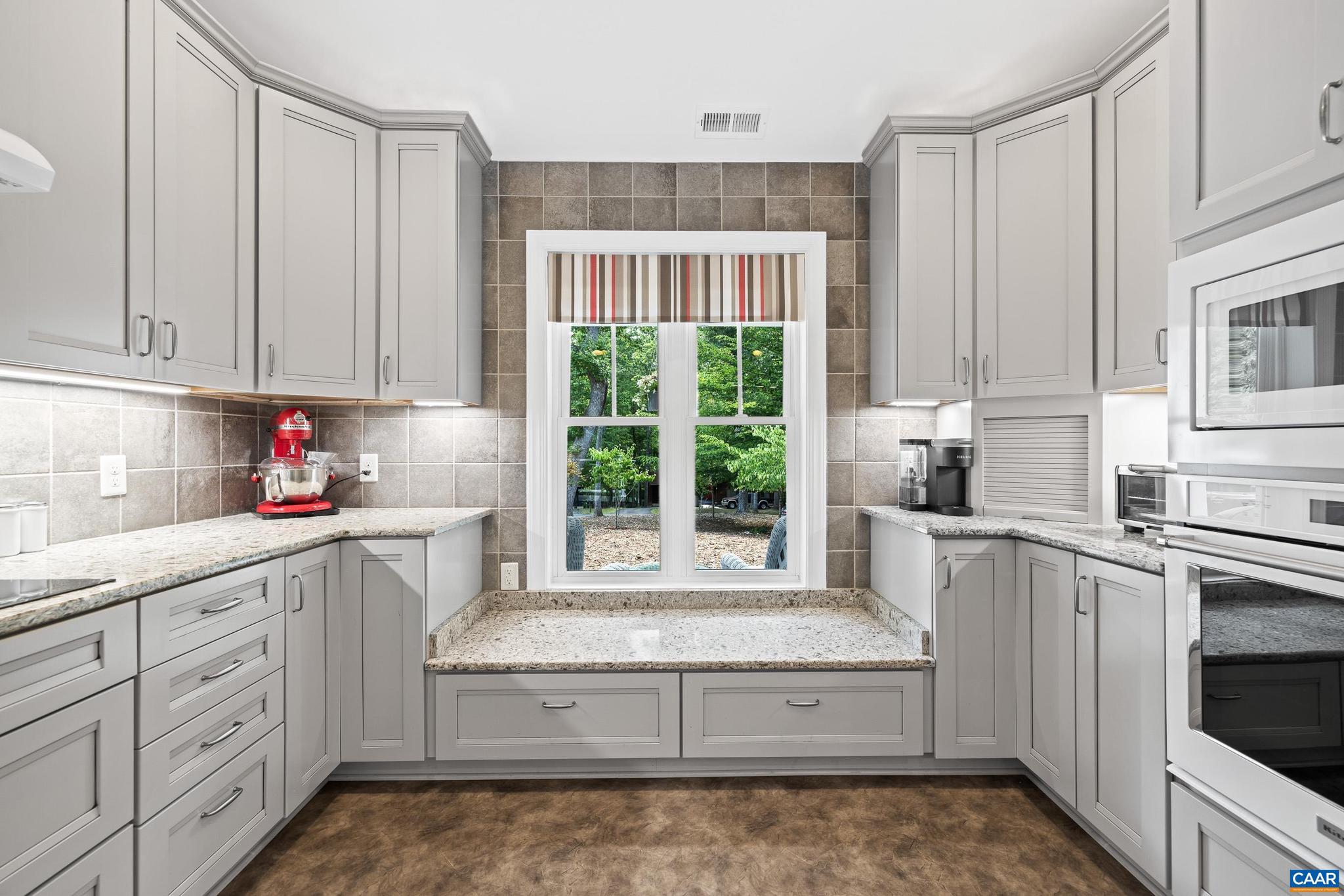 LAKE MONTICELLO - Residential