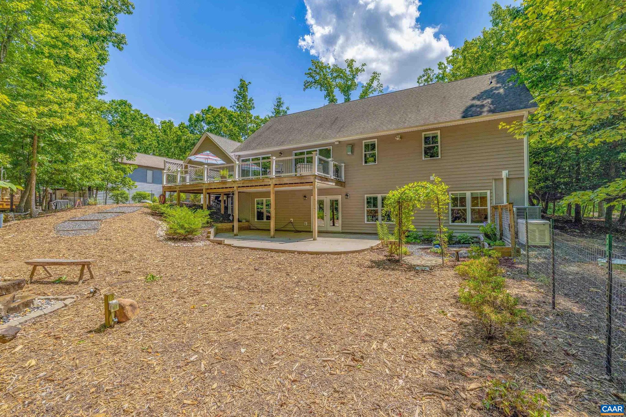 LAKE MONTICELLO - Residential