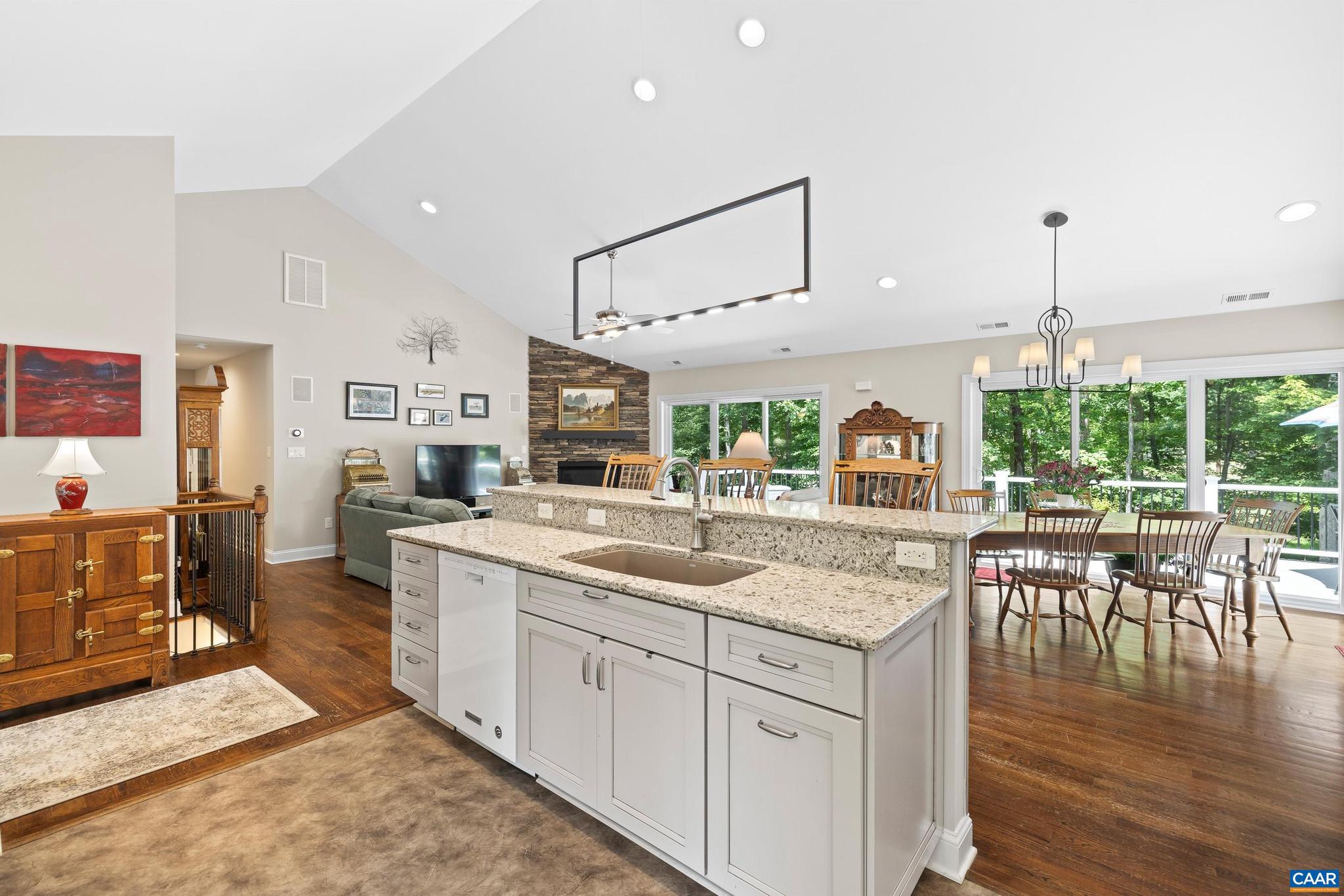 LAKE MONTICELLO - Residential