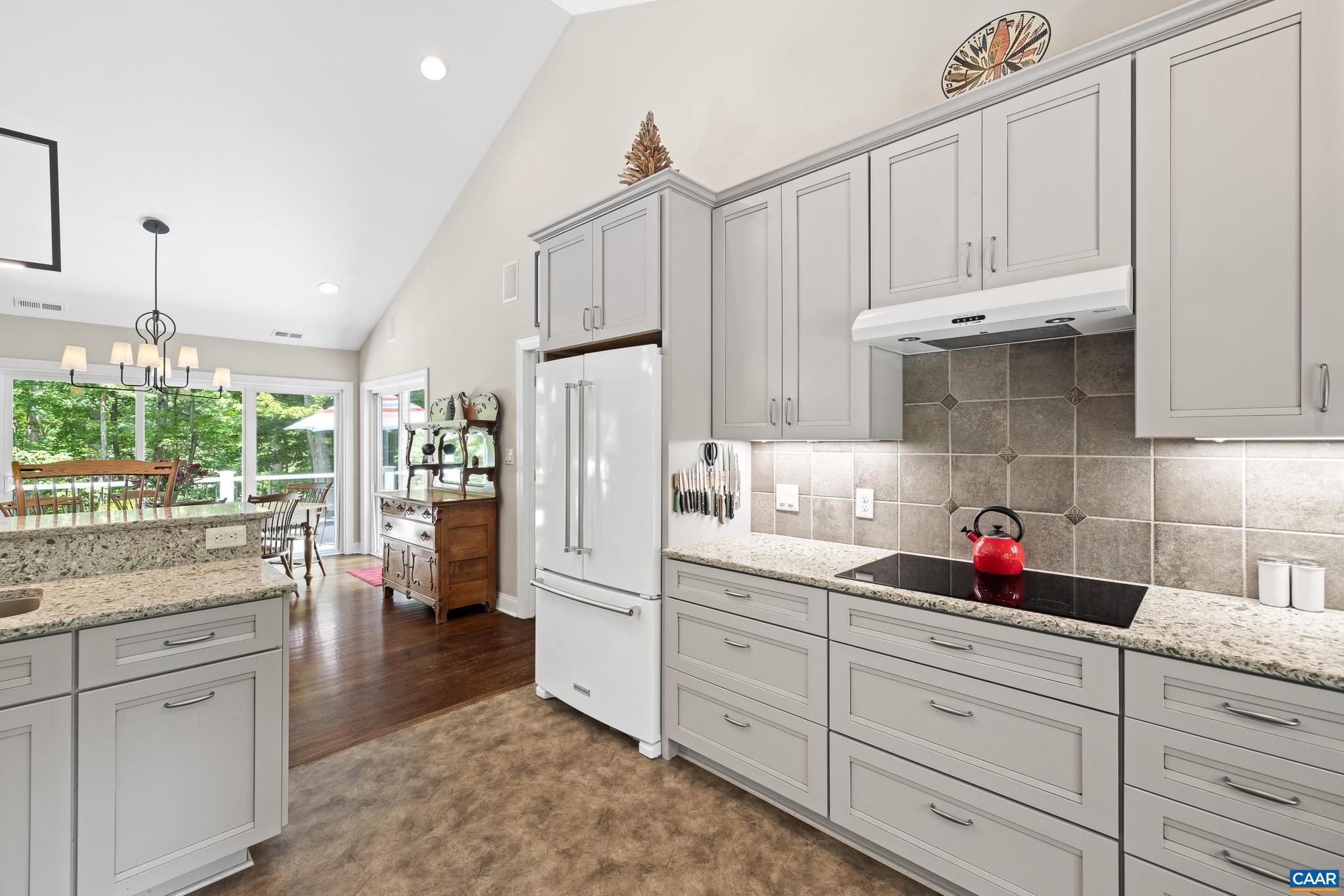 LAKE MONTICELLO - Residential