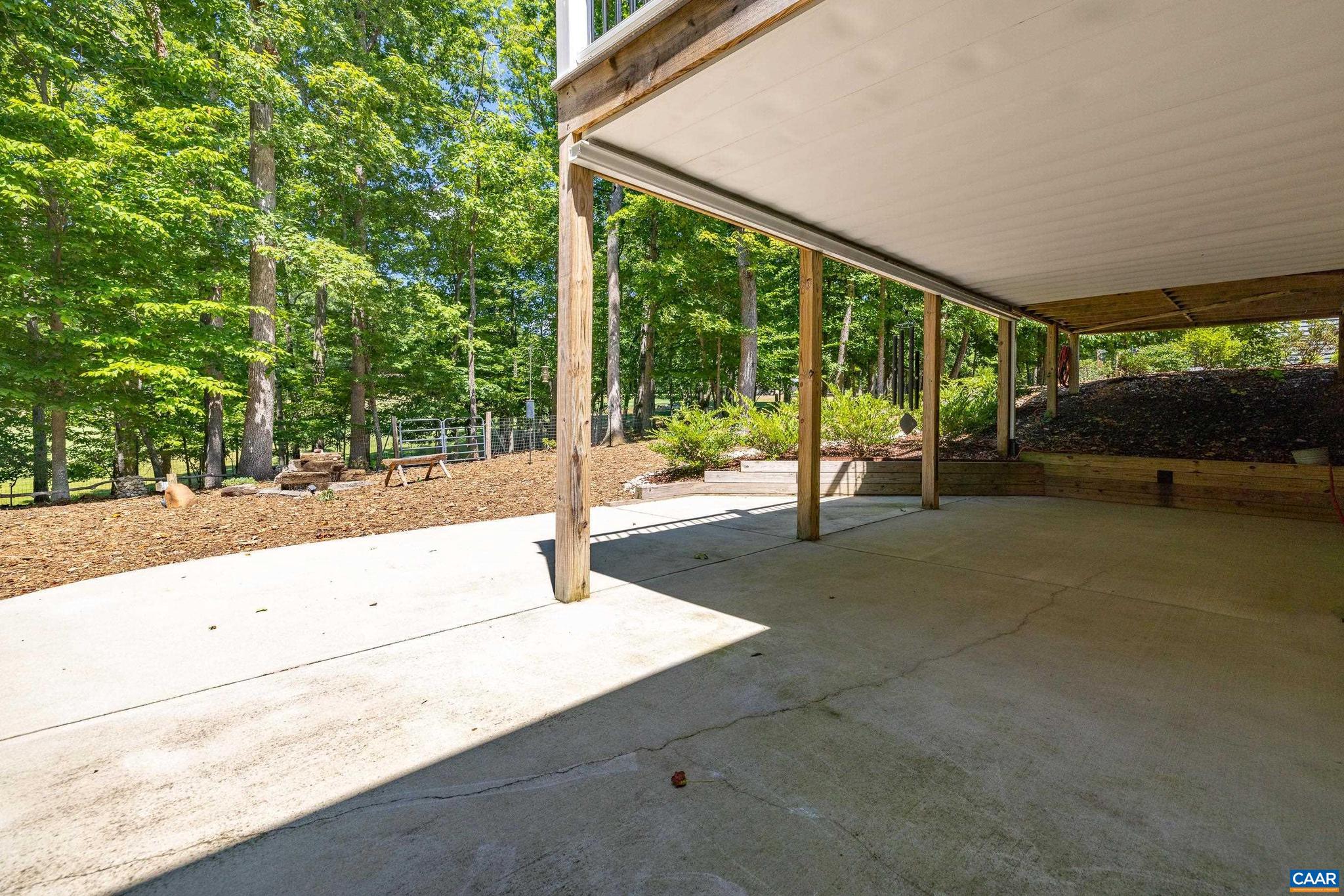 LAKE MONTICELLO - Residential