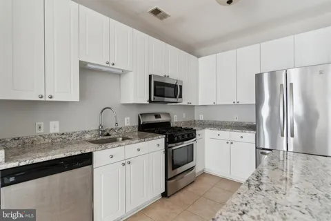 2791 Centerboro Drive Unit 272, Vienna, VA MLS: VAFX2222188