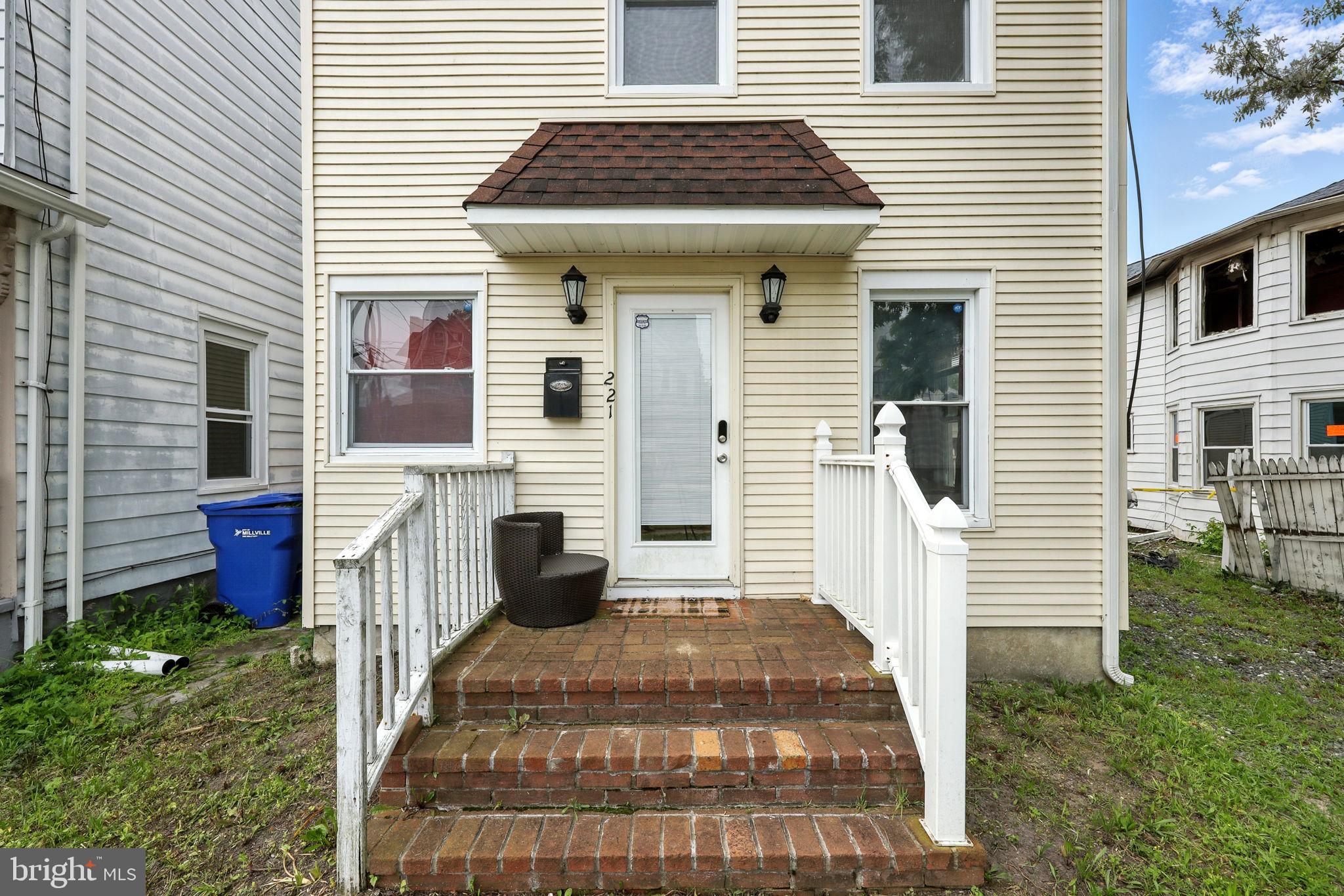 221 HOWARD STREET