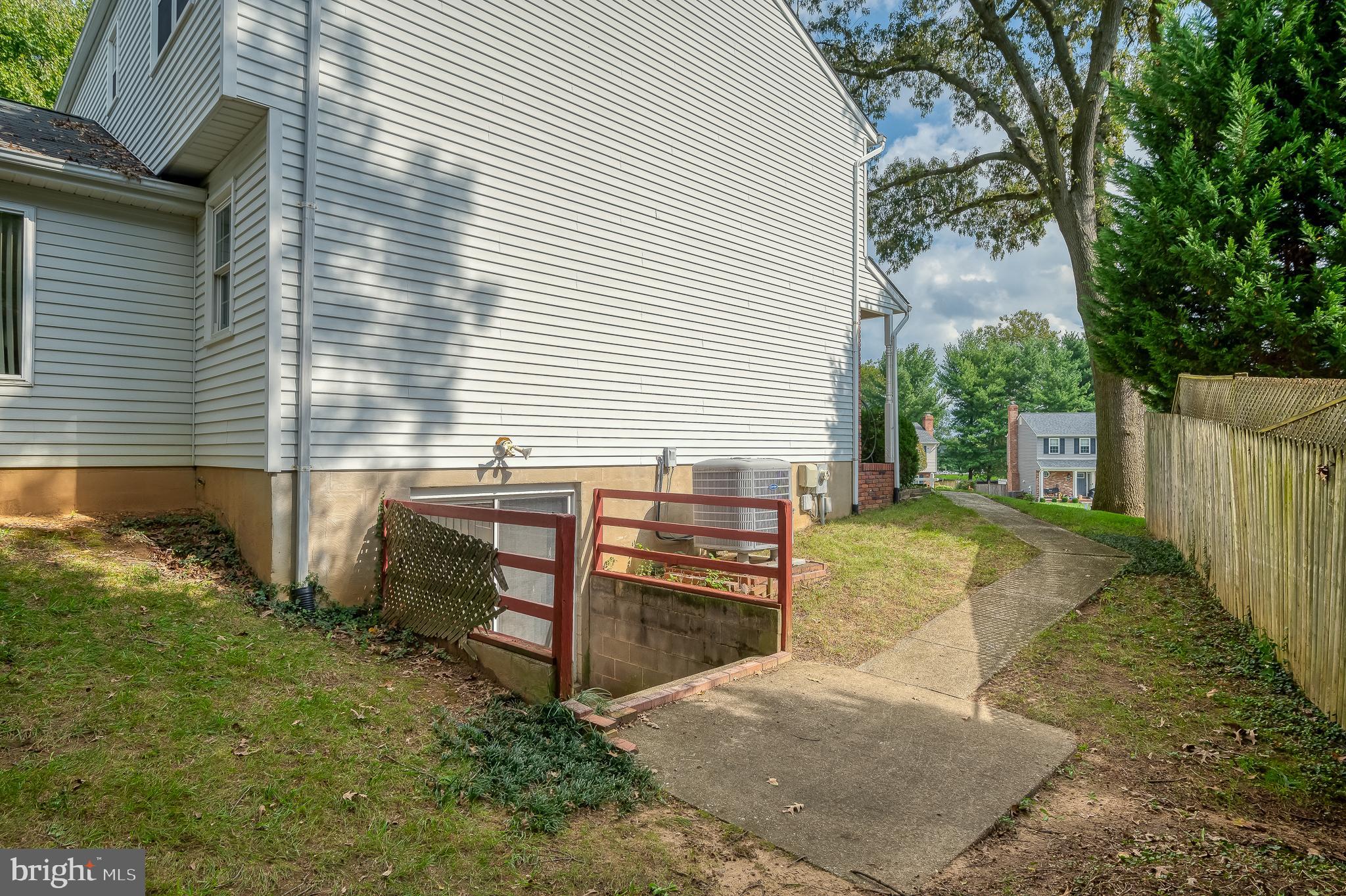 LINTHICUM OAKS - Residential