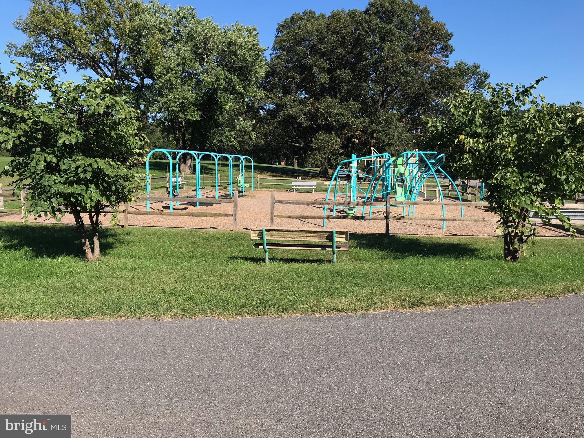 LINTHICUM OAKS - Residential