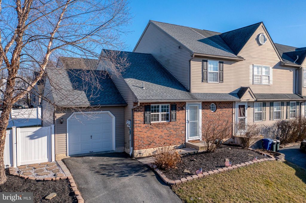 Photo of 234 QUAKING ASPEN LN, MARIETTA, PA 17547 (MLS # PALA2030652)