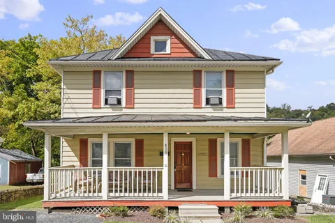 458 S Washington Street, Berkeley Springs, WV MLS: WVMO2005884