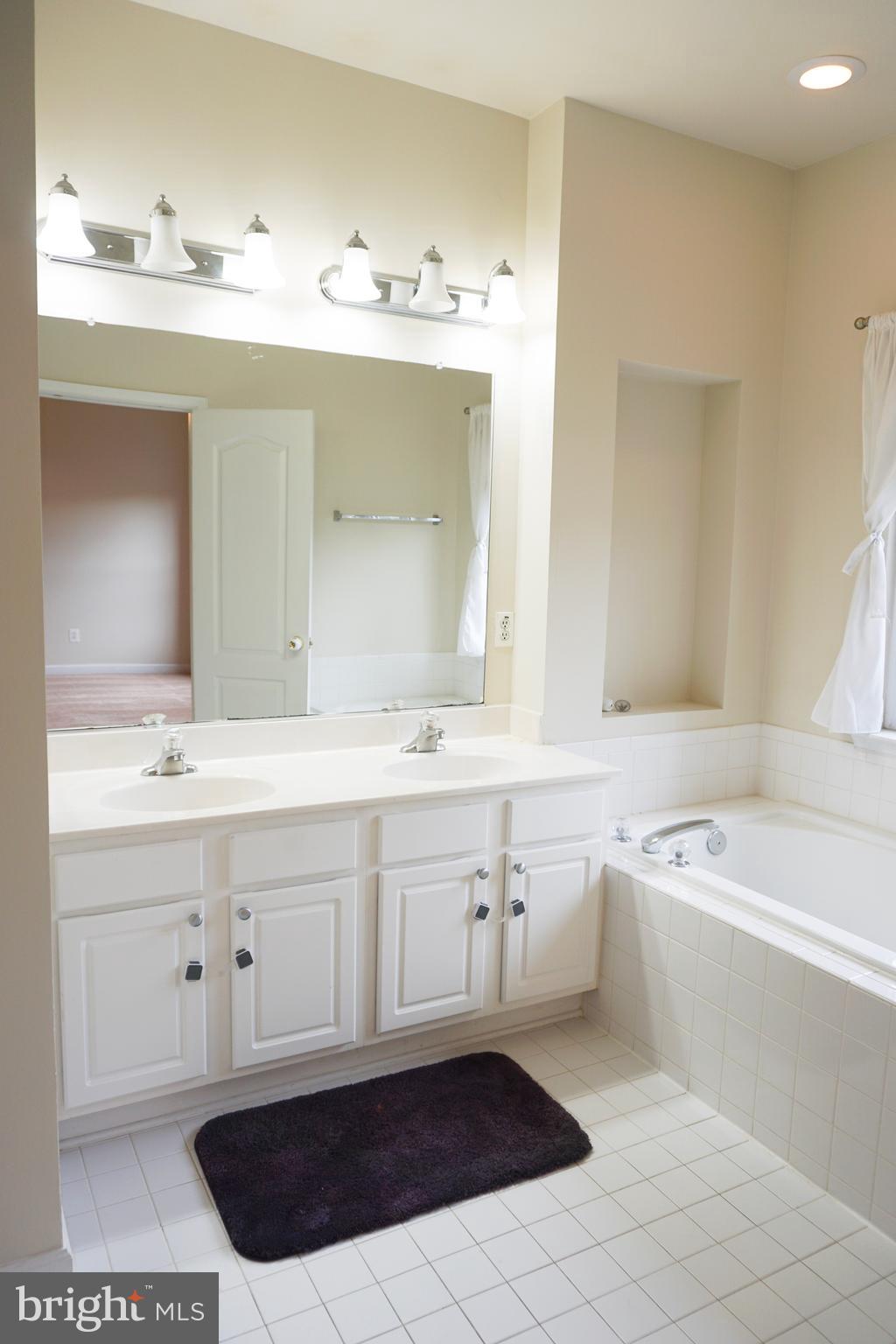 GROVE AT HUNTLEY MEADOWS - Residential Lease