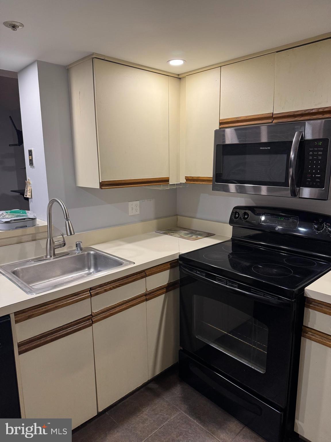 LAKE ARBOR - Residential