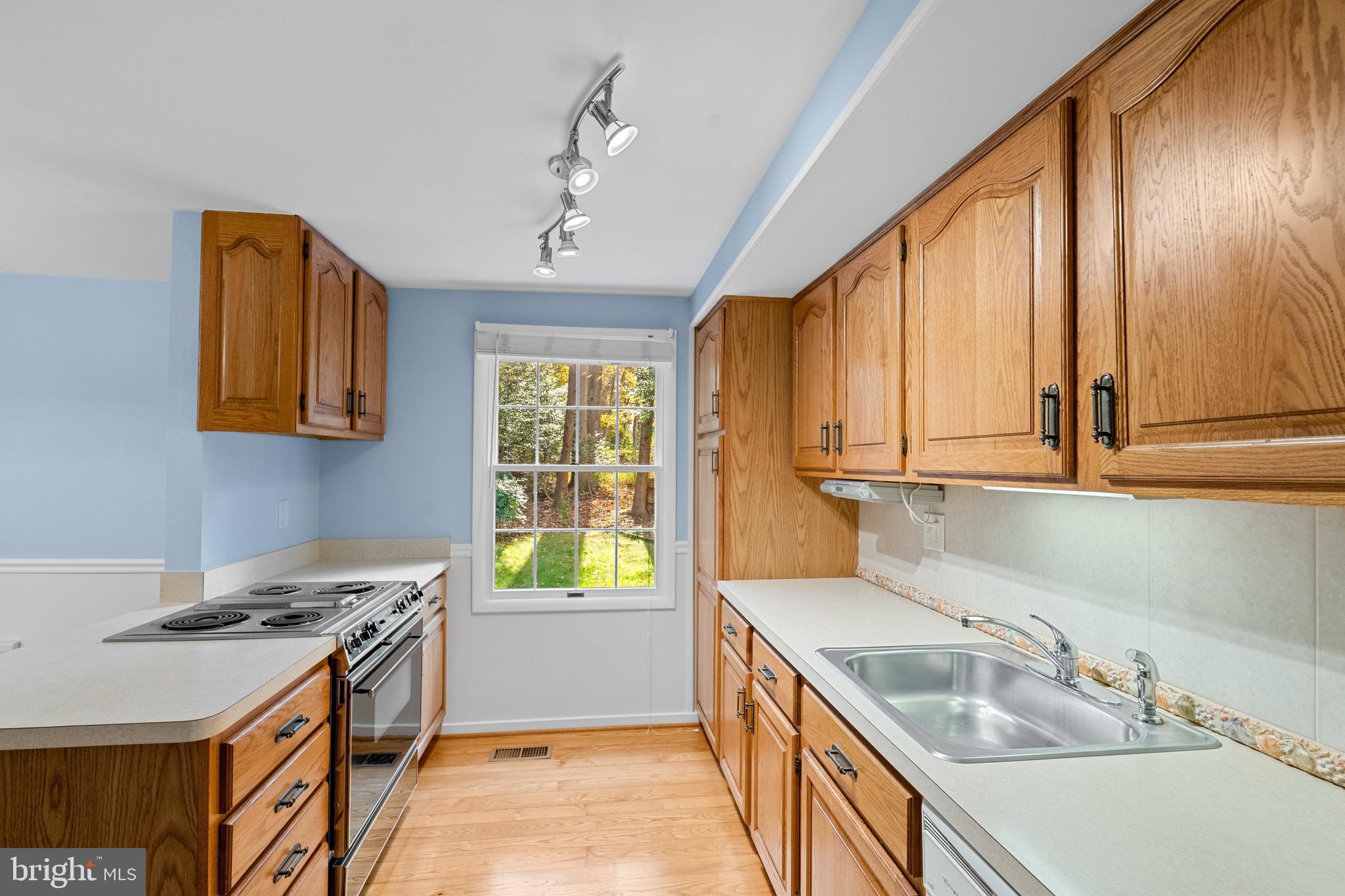 RESTON - Residential