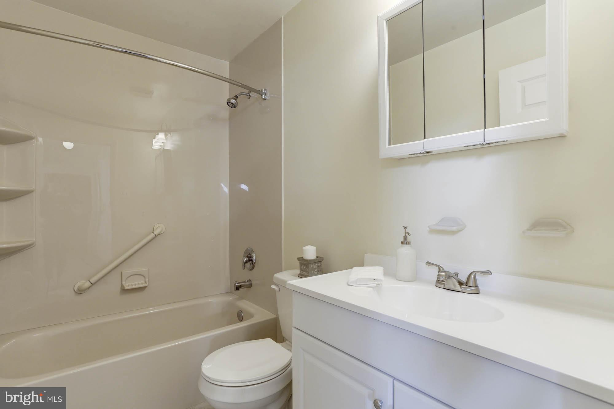 HUNTERS POINTE - Residential Lease