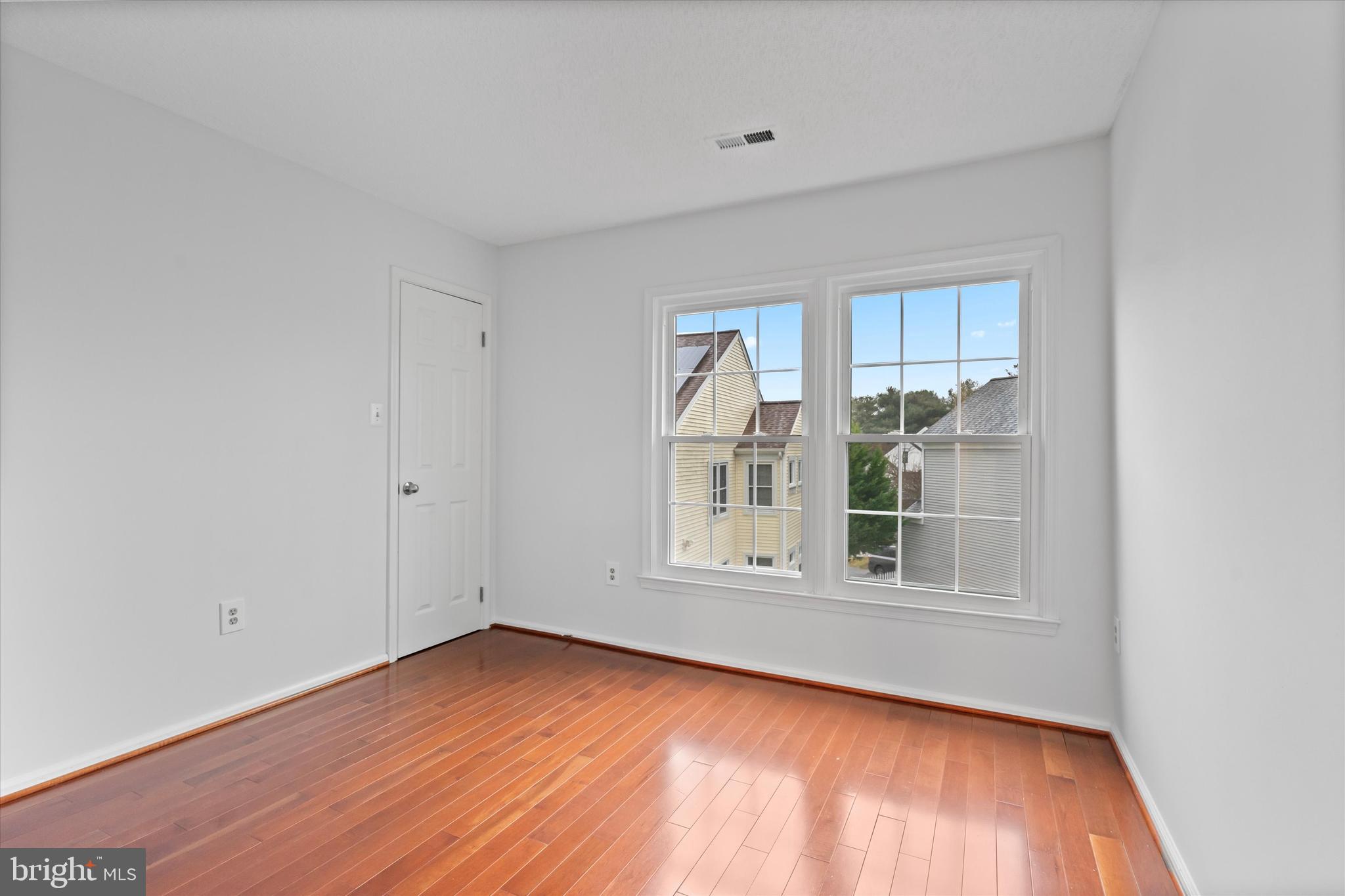 LONGMEAD - Residential