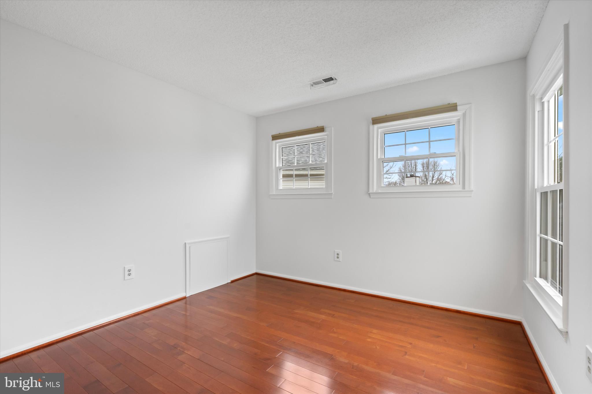 LONGMEAD - Residential