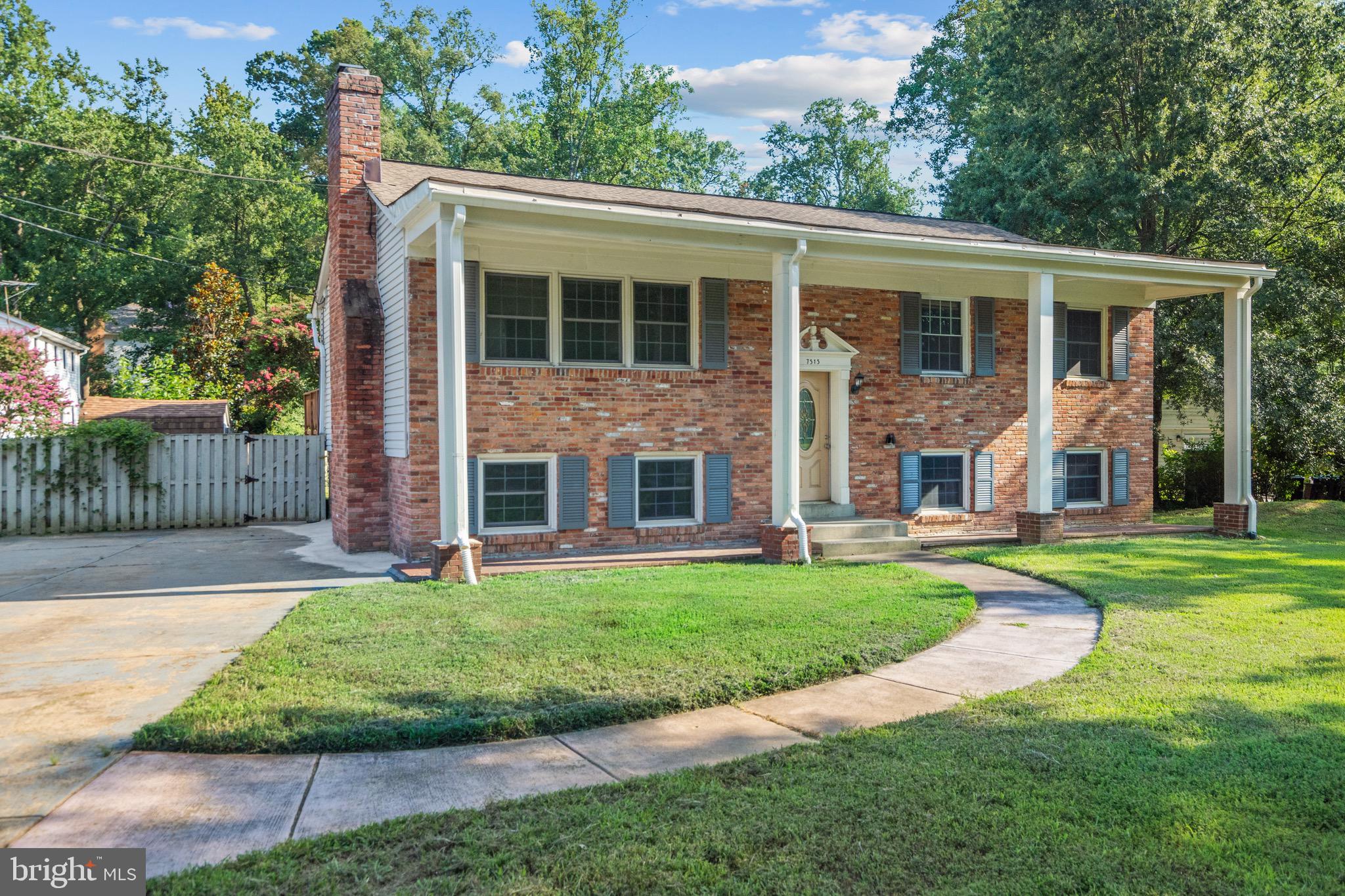 Completely renovated inside out with luxurious finishes! Located beautifully between 495 and the Turnpike making this rental perfect for everyone! INOVA, George Mason University, Mosaic, Tysons Corner, and NOVA Community College are all just minutes away. Large backyard is perfect for hosting in the upcoming Spring and Summer season, or to enjoy quiet moments surrounded by beautiful views.