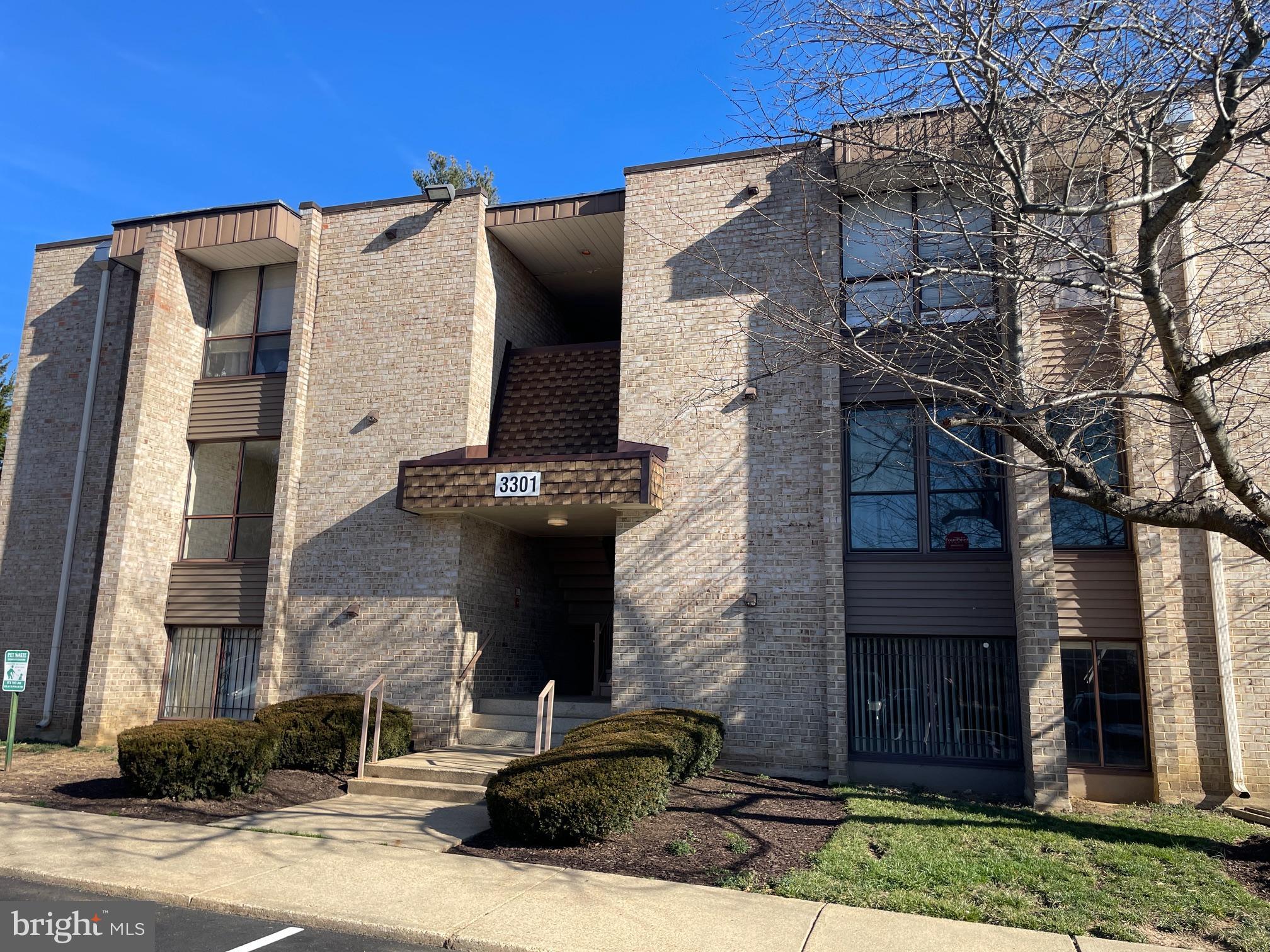 HUNTLEY SQUARE CONDOMINIUMS - Residential