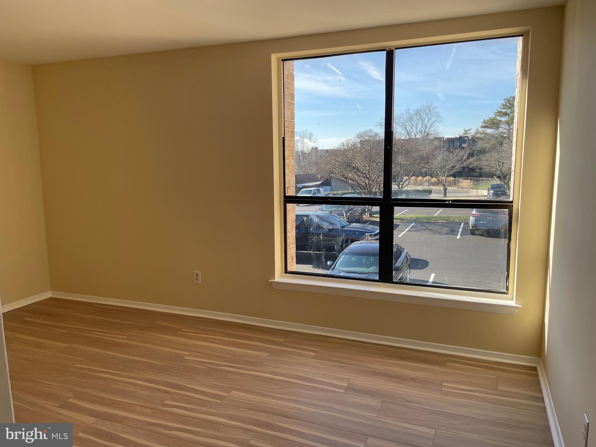 HUNTLEY SQUARE CONDOMINIUMS - Residential