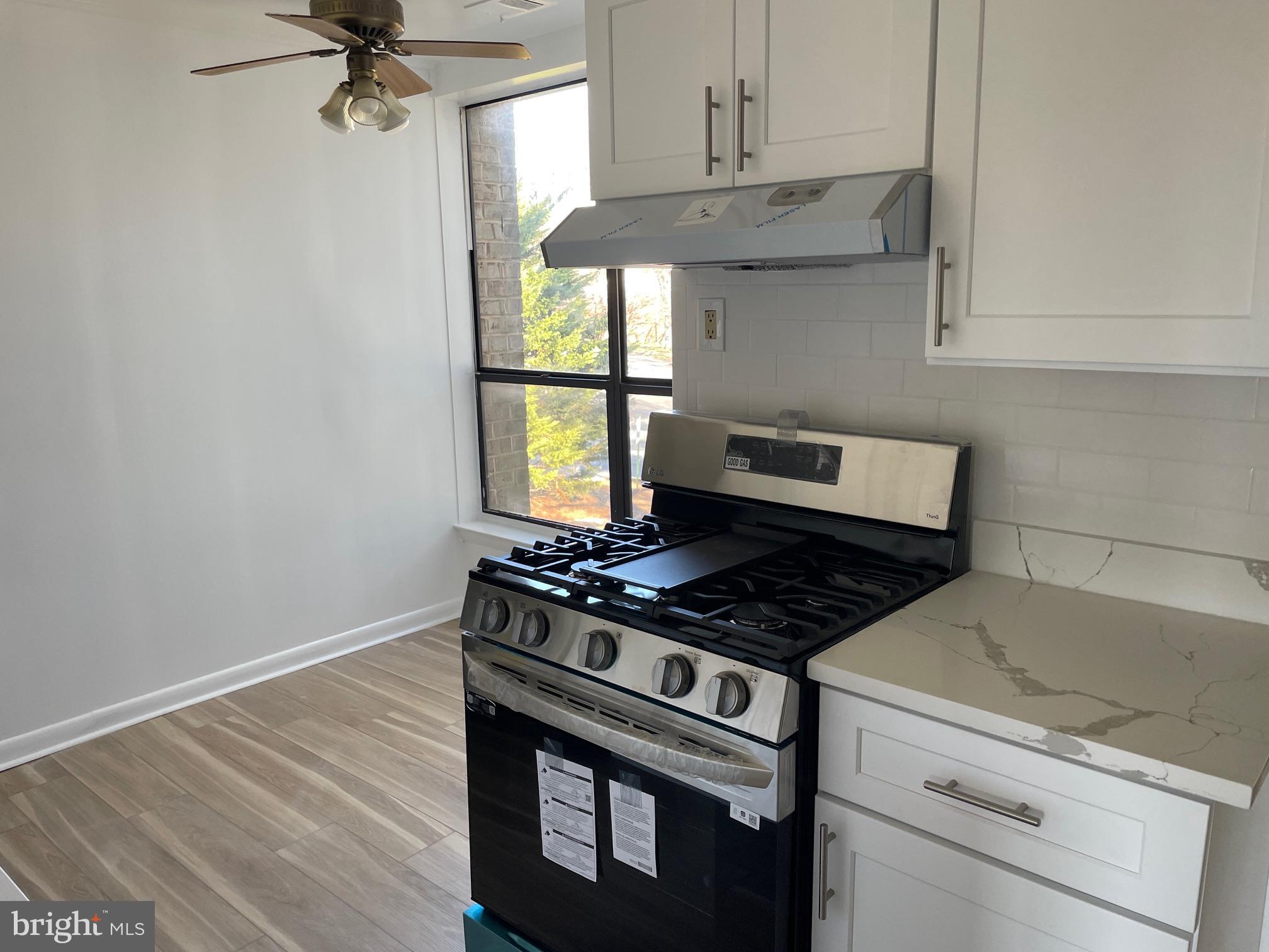 HUNTLEY SQUARE CONDOMINIUMS - Residential