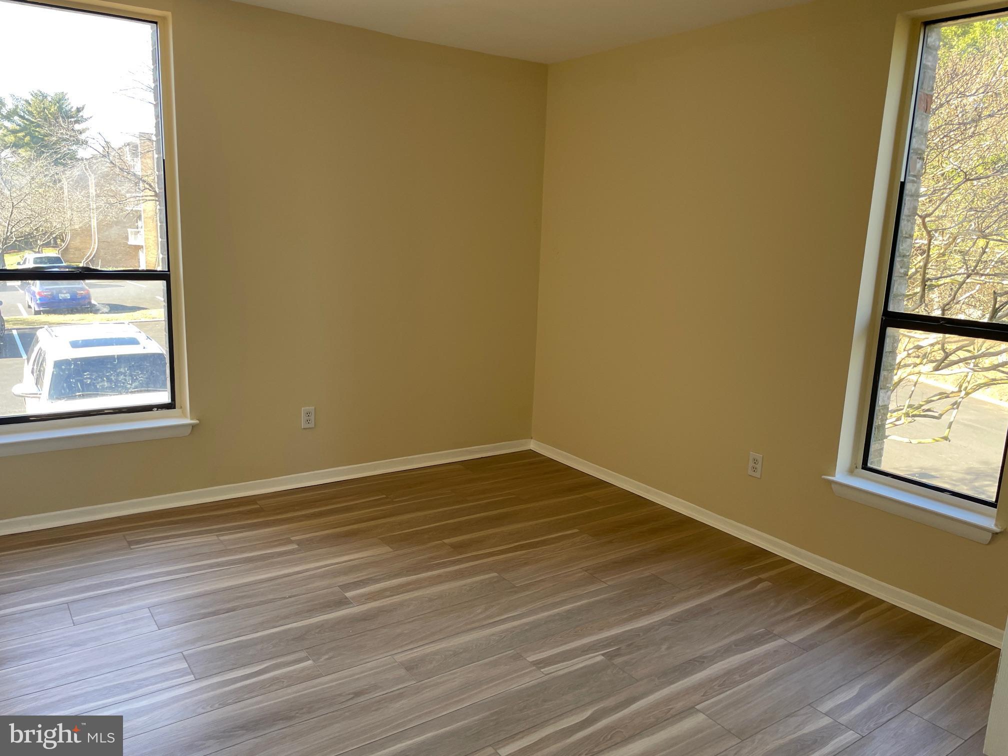 HUNTLEY SQUARE CONDOMINIUMS - Residential