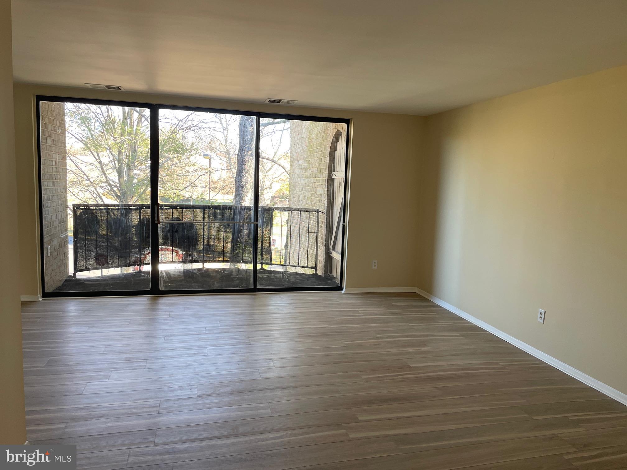 HUNTLEY SQUARE CONDOMINIUMS - Residential