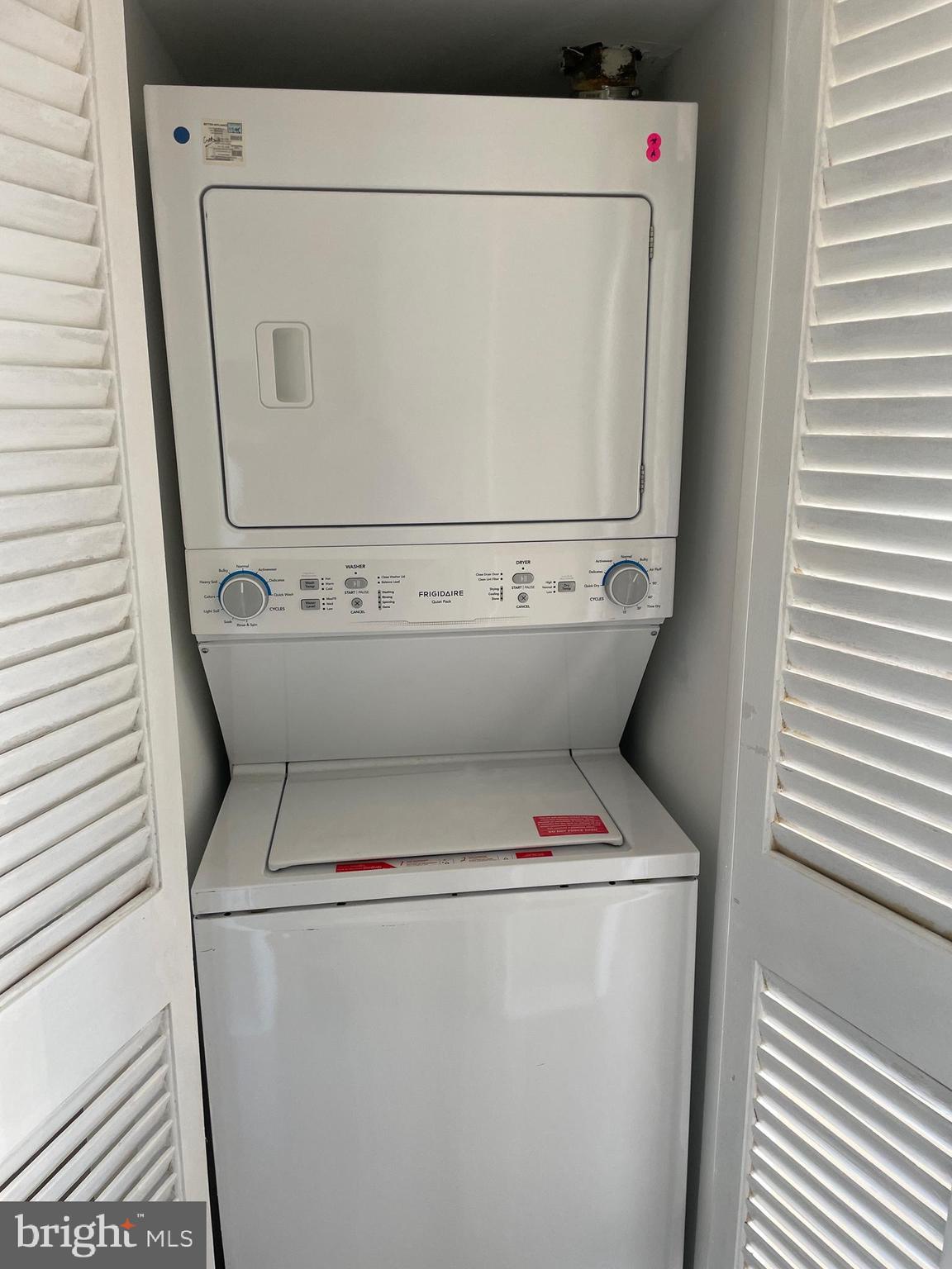 HUNTLEY SQUARE CONDOMINIUMS - Residential