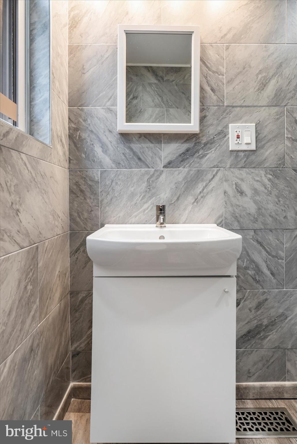 GARWYN OAKS - Residential