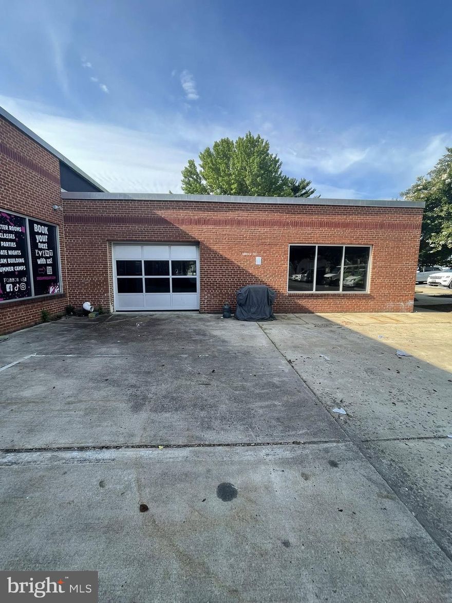 Hartz Suite 110 consist of 3,849 SF – Available April 1st.  Drive-In Door, High Painted Ceilings, Open Area, Multiple Entrance Doors, Gas Heat, Ceiling Fans, LED Lighting. No Restroom in the Suite but there are Mult-Stall Men's and Women's Restrooms in the Building.
, 
The Hartz Building is located Adjacent to Frederick Airport and contains a mixed use of Warehouse and Office Space. Suites are available with Drive-In or Dock Doors.  Join other Tenants:  Rehab2 Perform, X Factor Fitness, Dragon Distillery, That Auto Shop, and Bay Runner Shuttle.