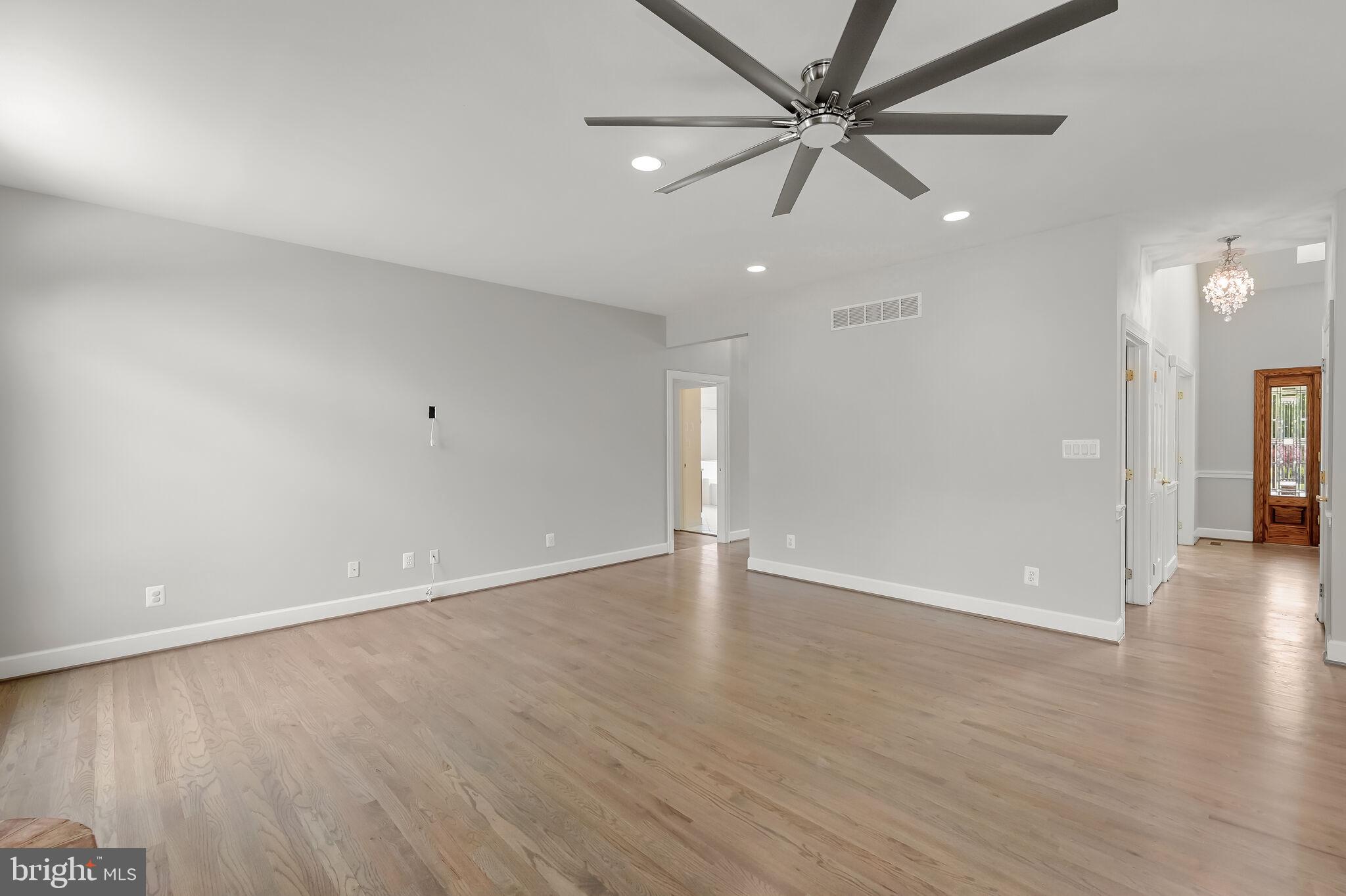 ELLIOTT'S CHANCE - Residential