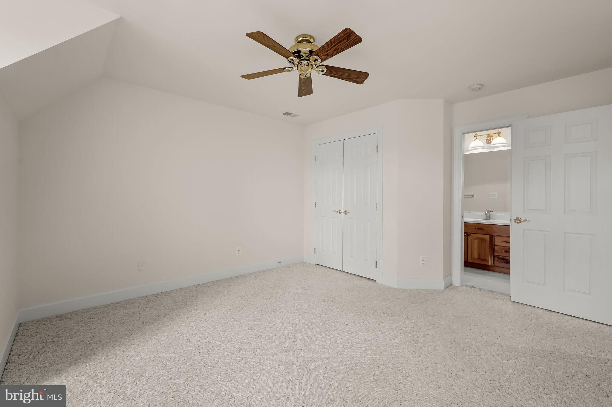 ELLIOTT'S CHANCE - Residential