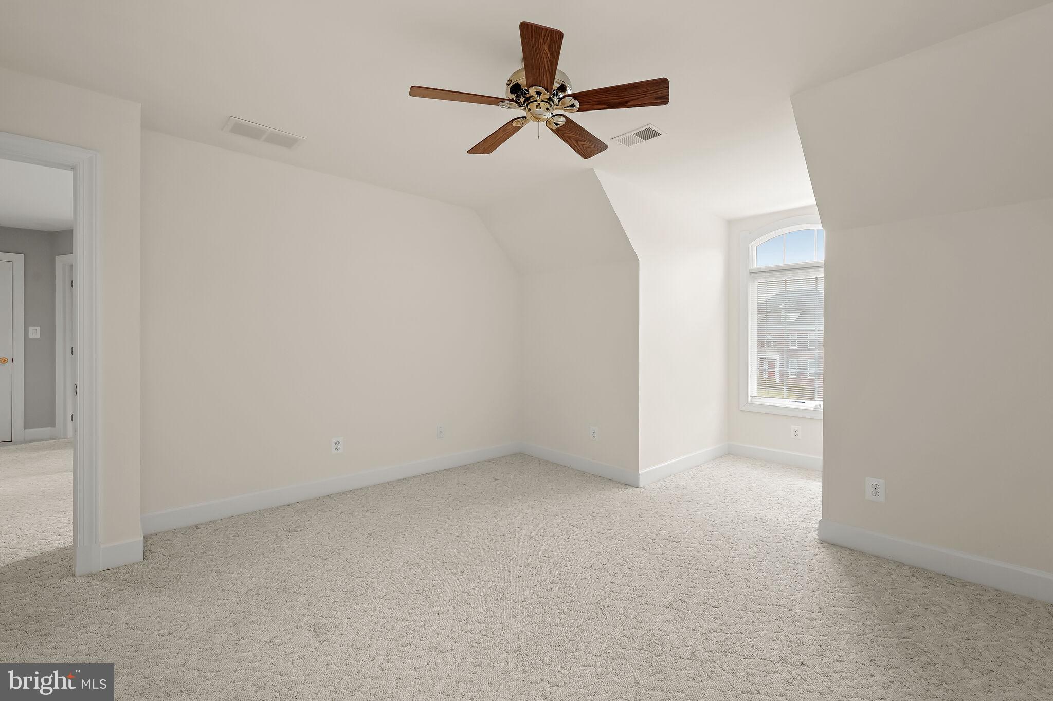 ELLIOTT'S CHANCE - Residential