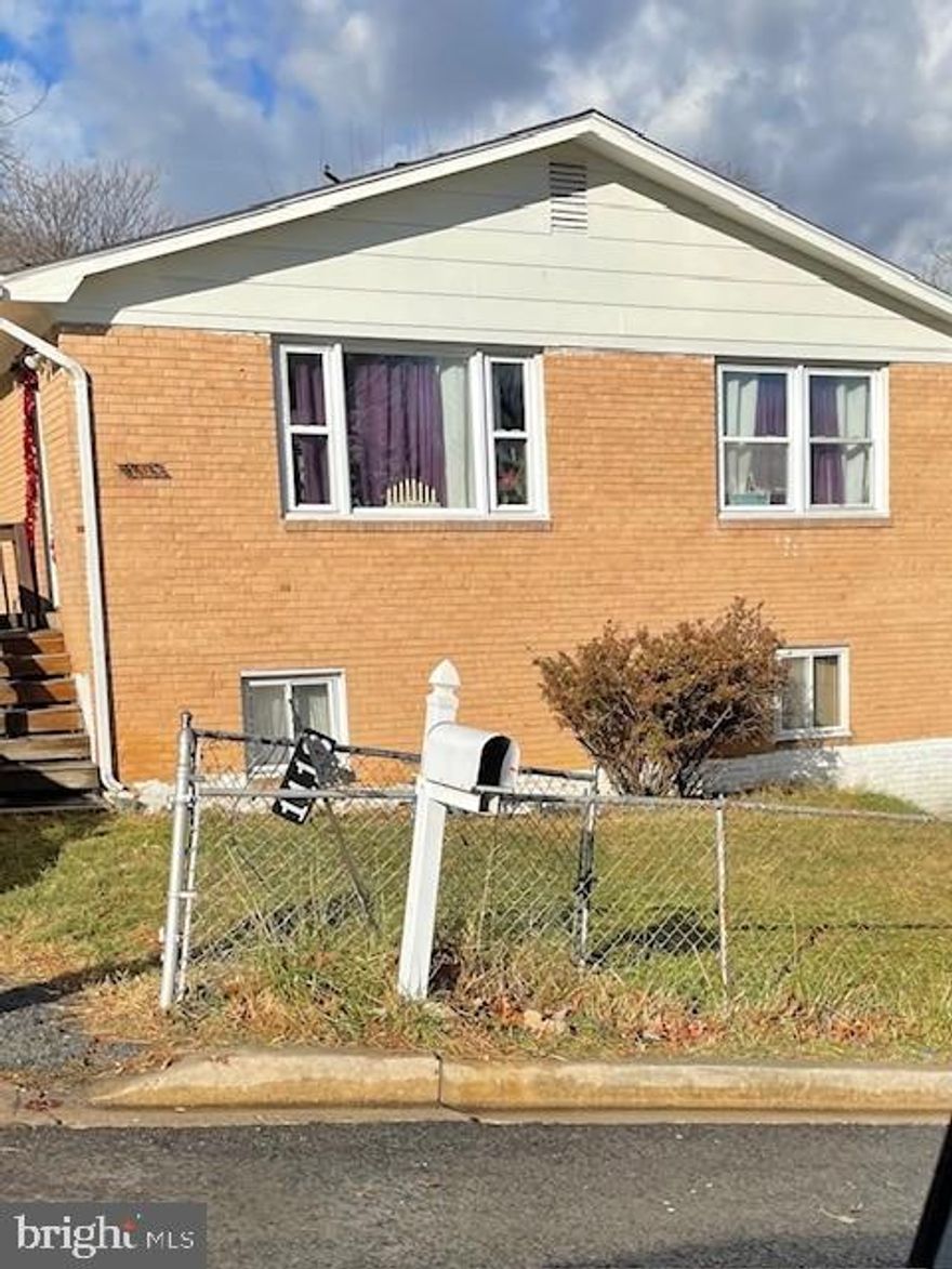 Three Bedrooms Two Full Baths, Off Street Parking
Will need TLC 
Currently producing rental income
Call/Text LA for Access Details.
Please do not disturb occupants