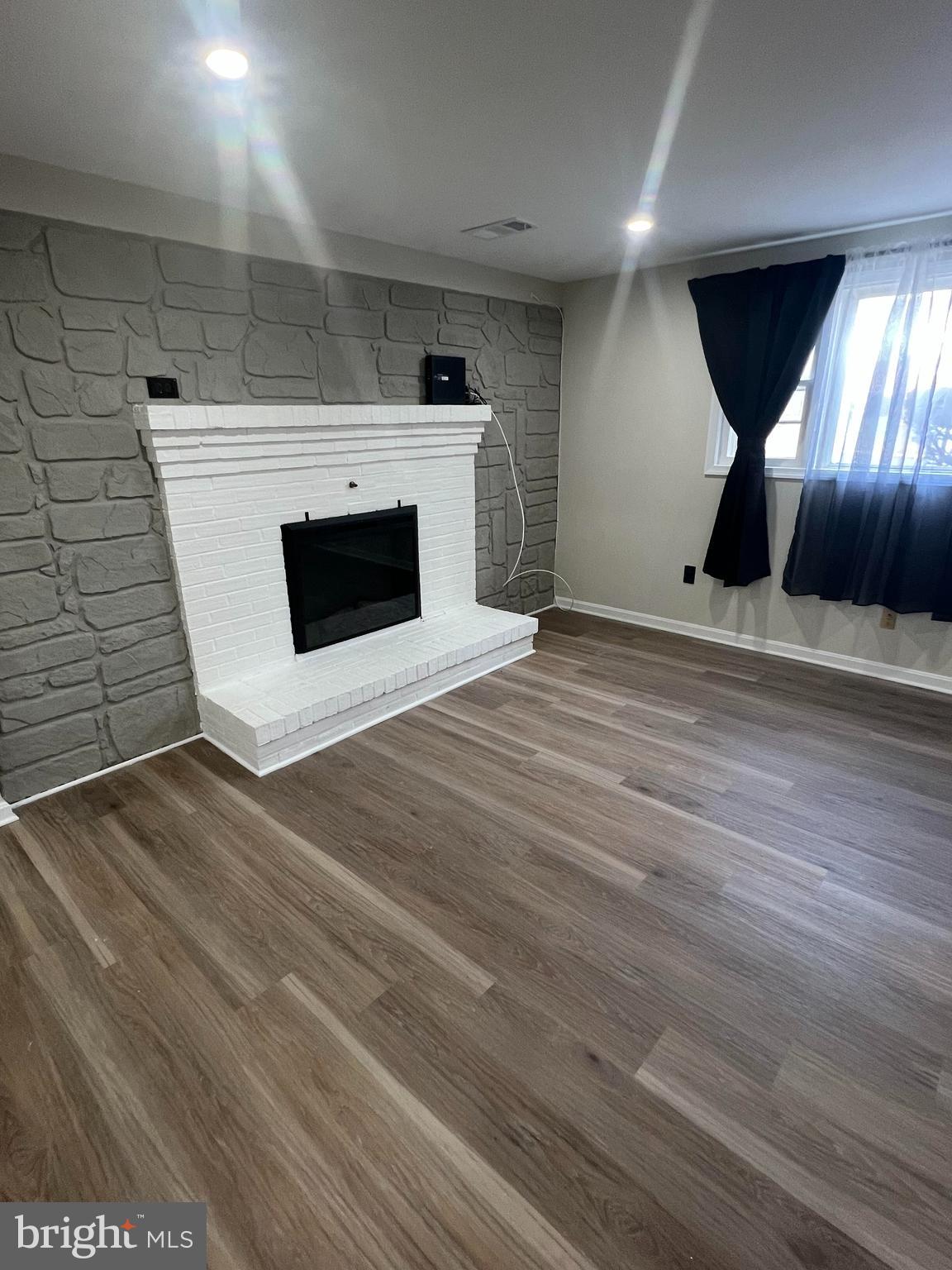 TANTALLON SQUARE - Residential Lease