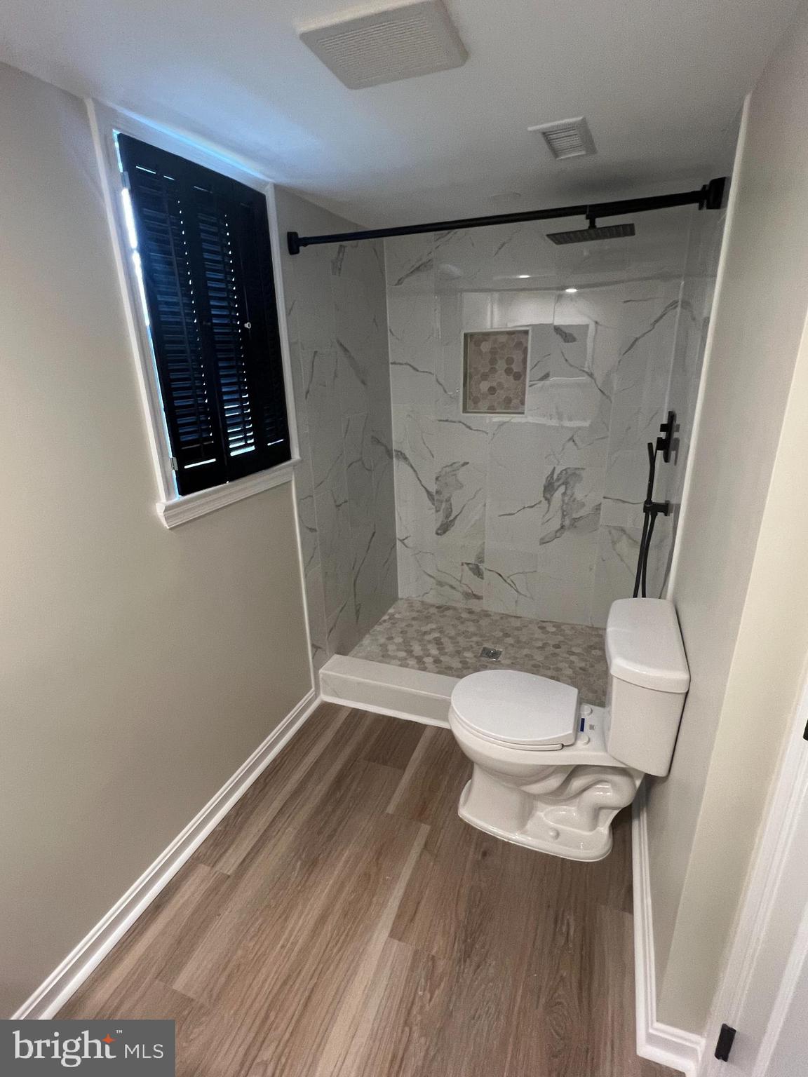 TANTALLON SQUARE - Residential Lease