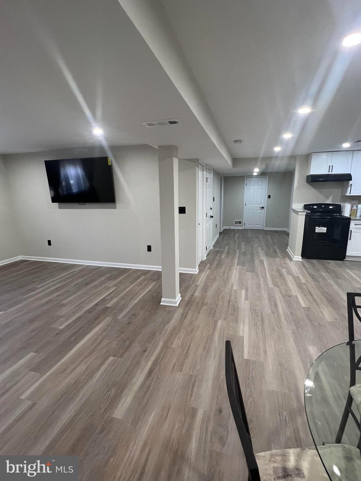 TANTALLON SQUARE - Residential Lease