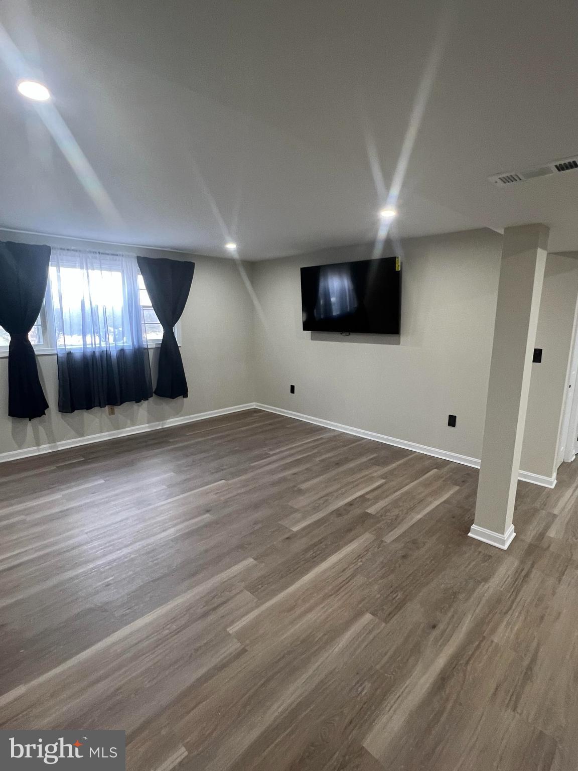 TANTALLON SQUARE - Residential Lease