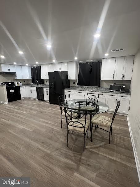 TANTALLON SQUARE - Residential Lease