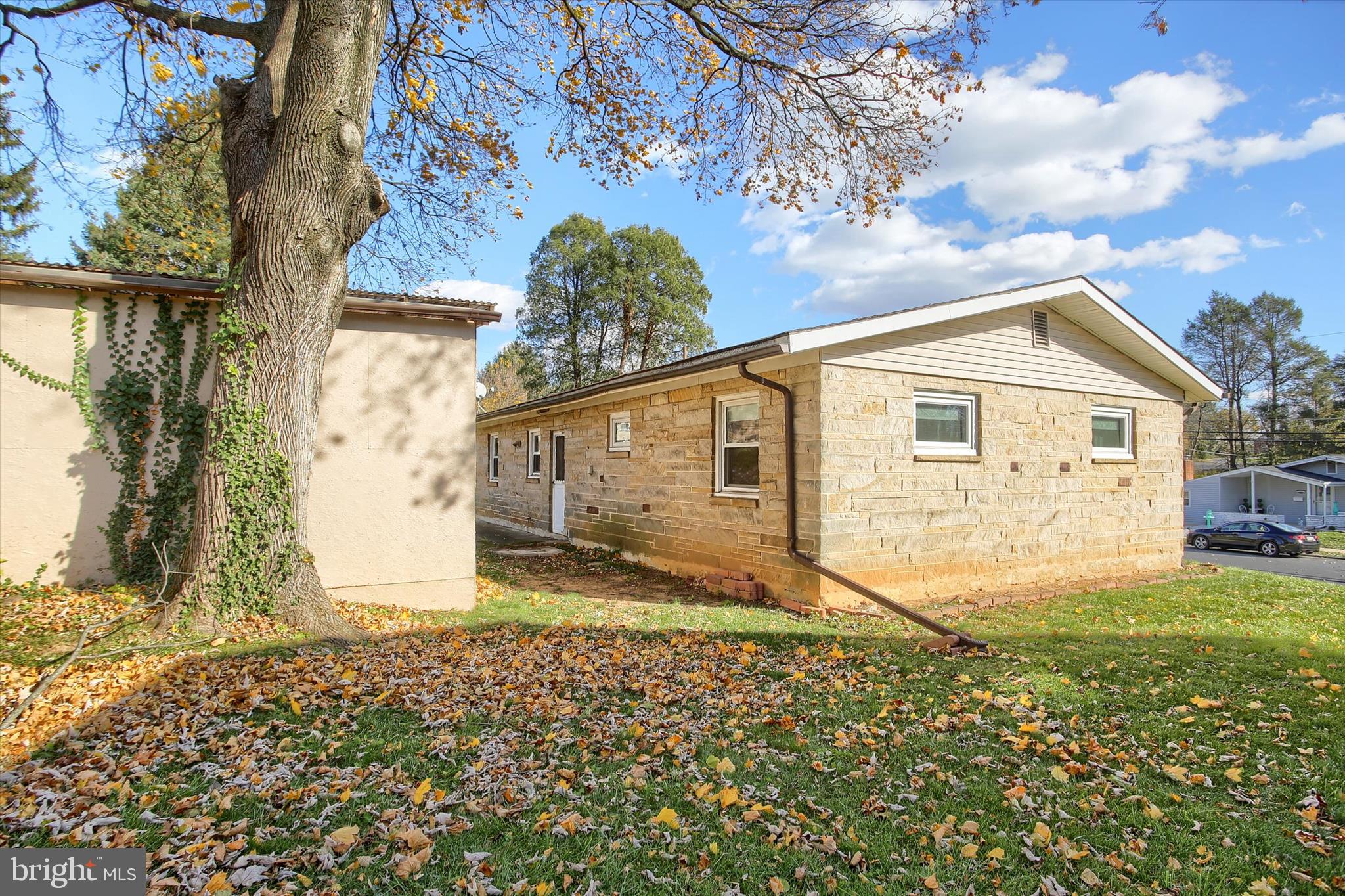 DELBROOK MANOR - Residential