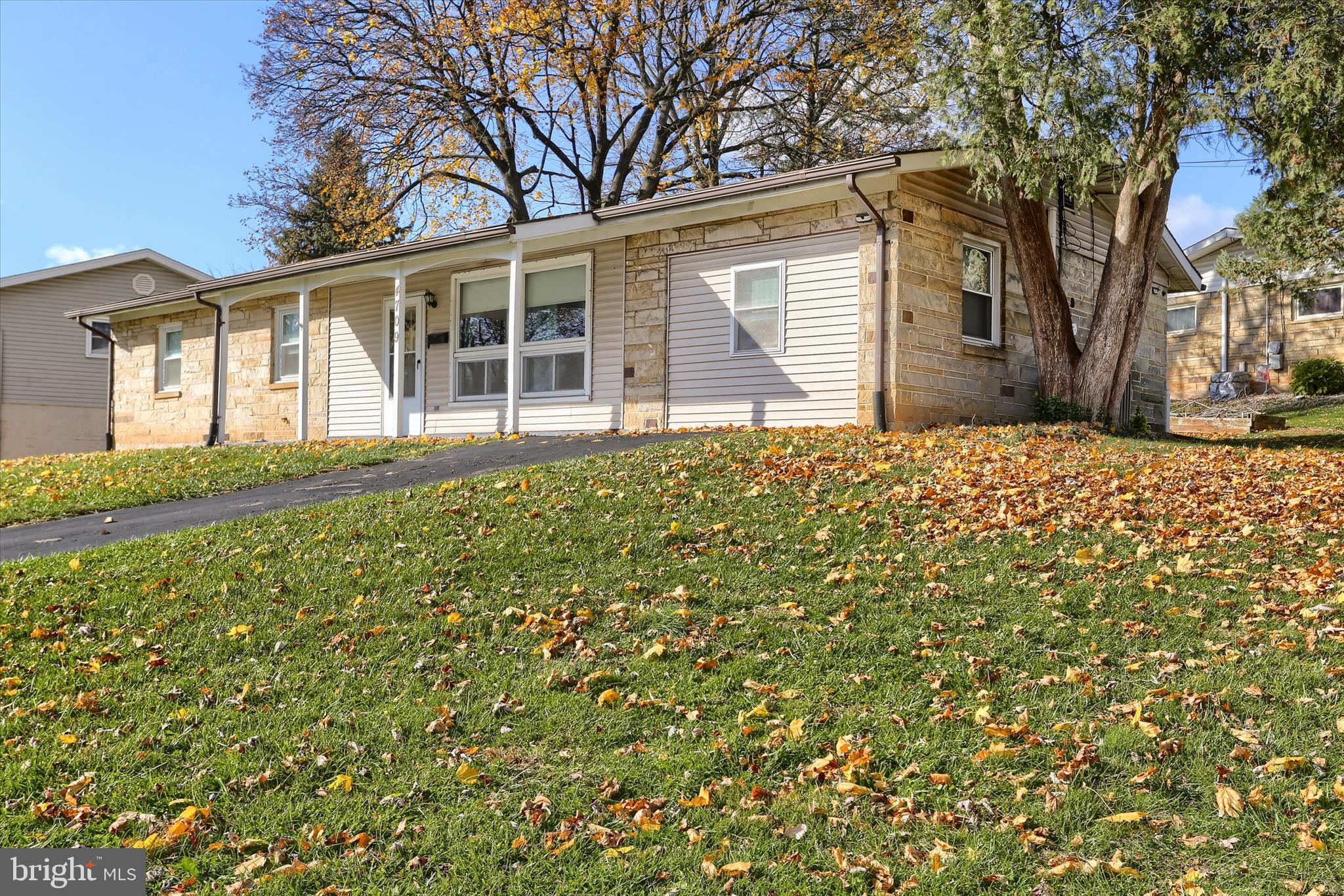 DELBROOK MANOR - Residential
