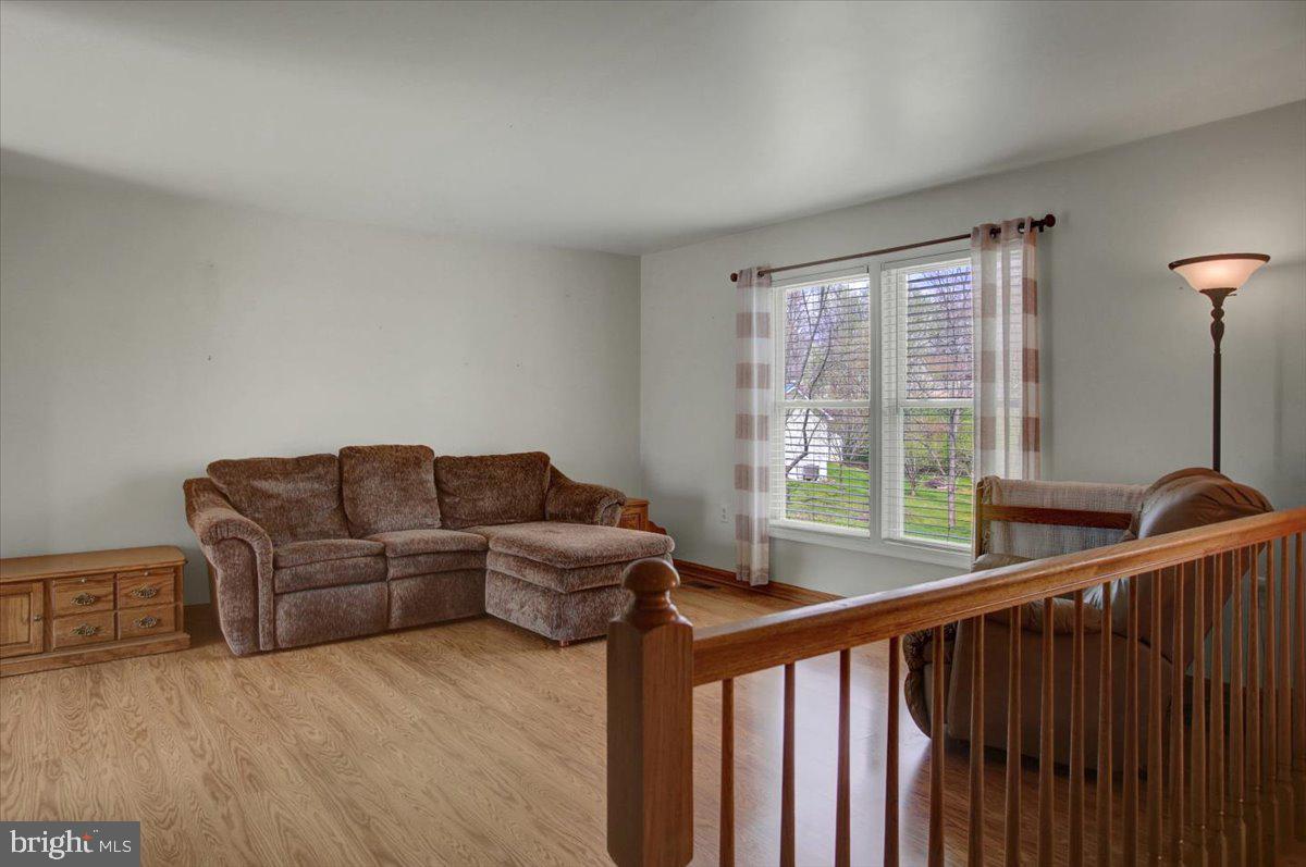 WILLOWDALE - Residential