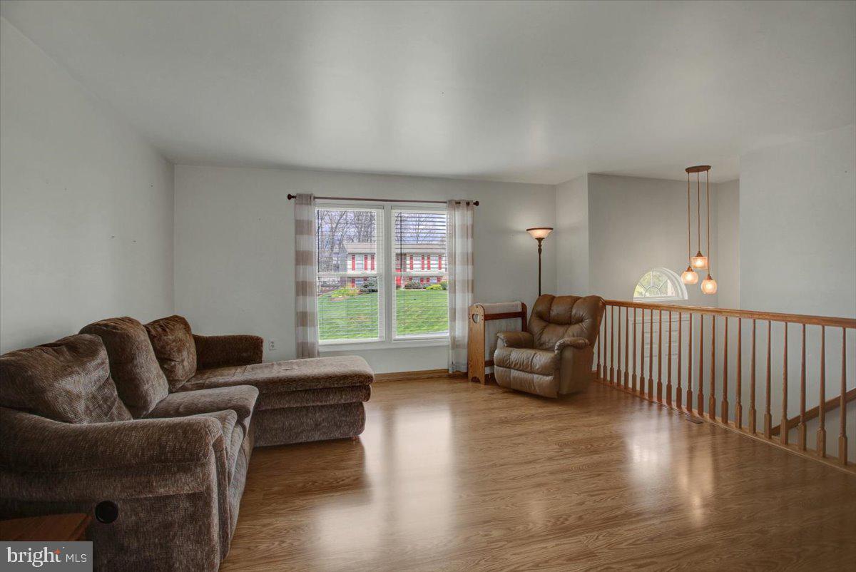 WILLOWDALE - Residential