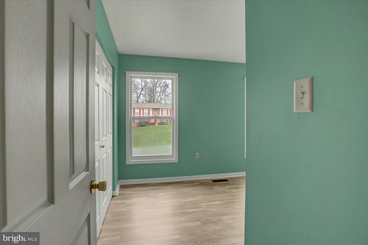 WILLOWDALE - Residential