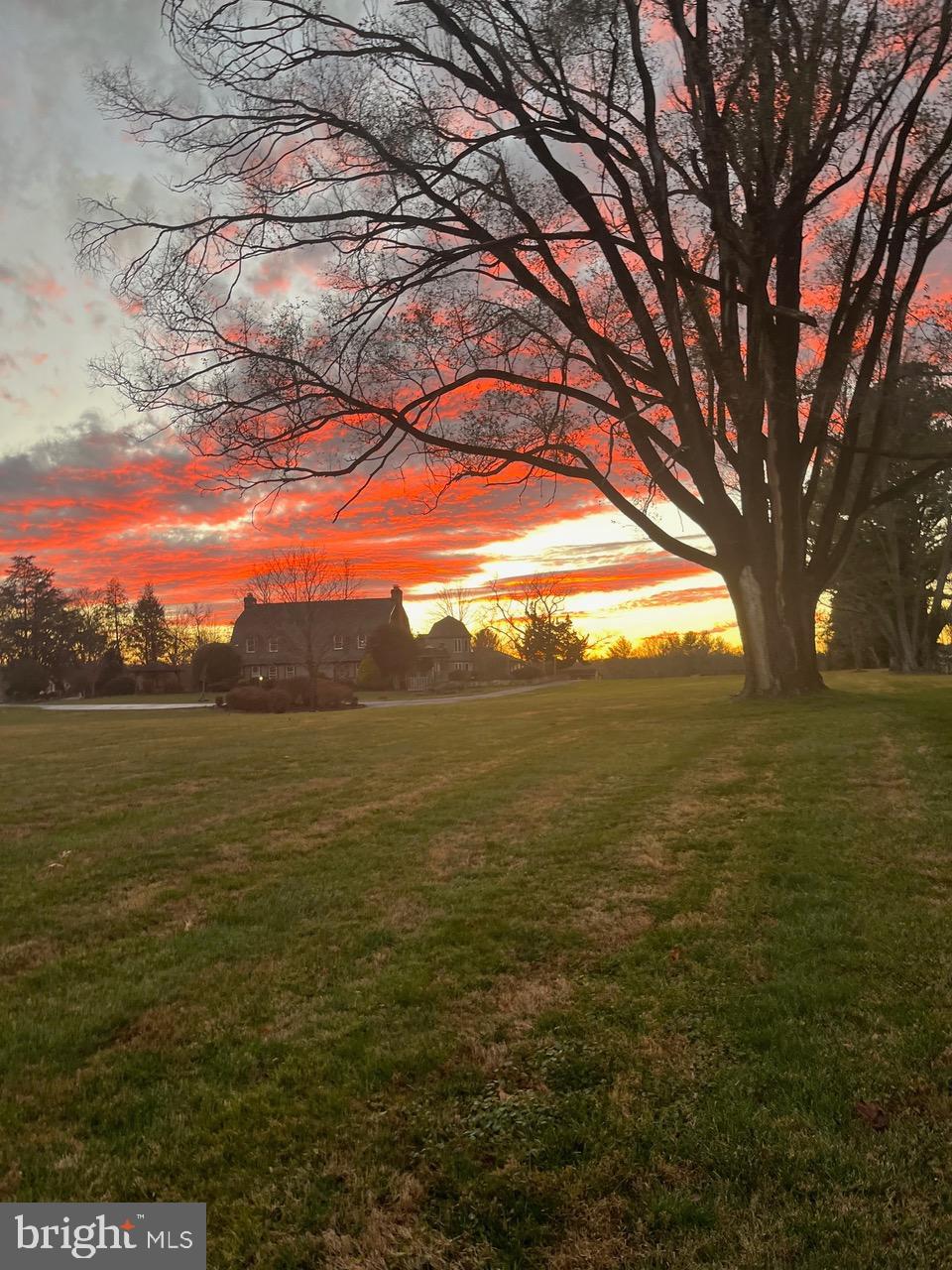 ENGLISH HILLS - Residential
