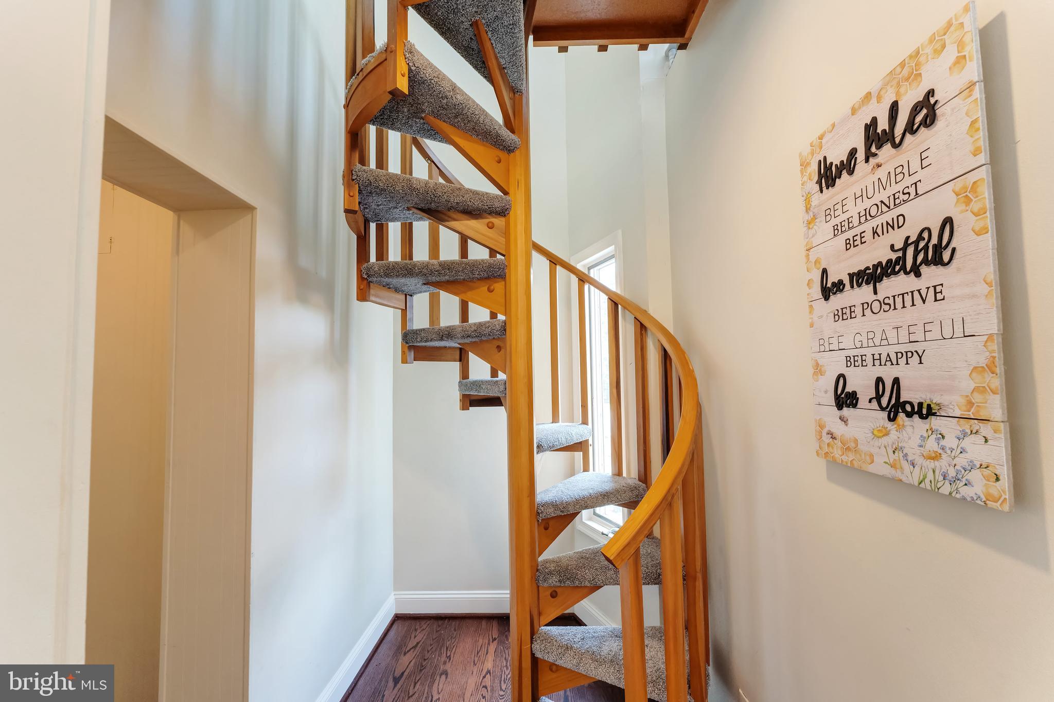 ENGLISH HILLS - Residential