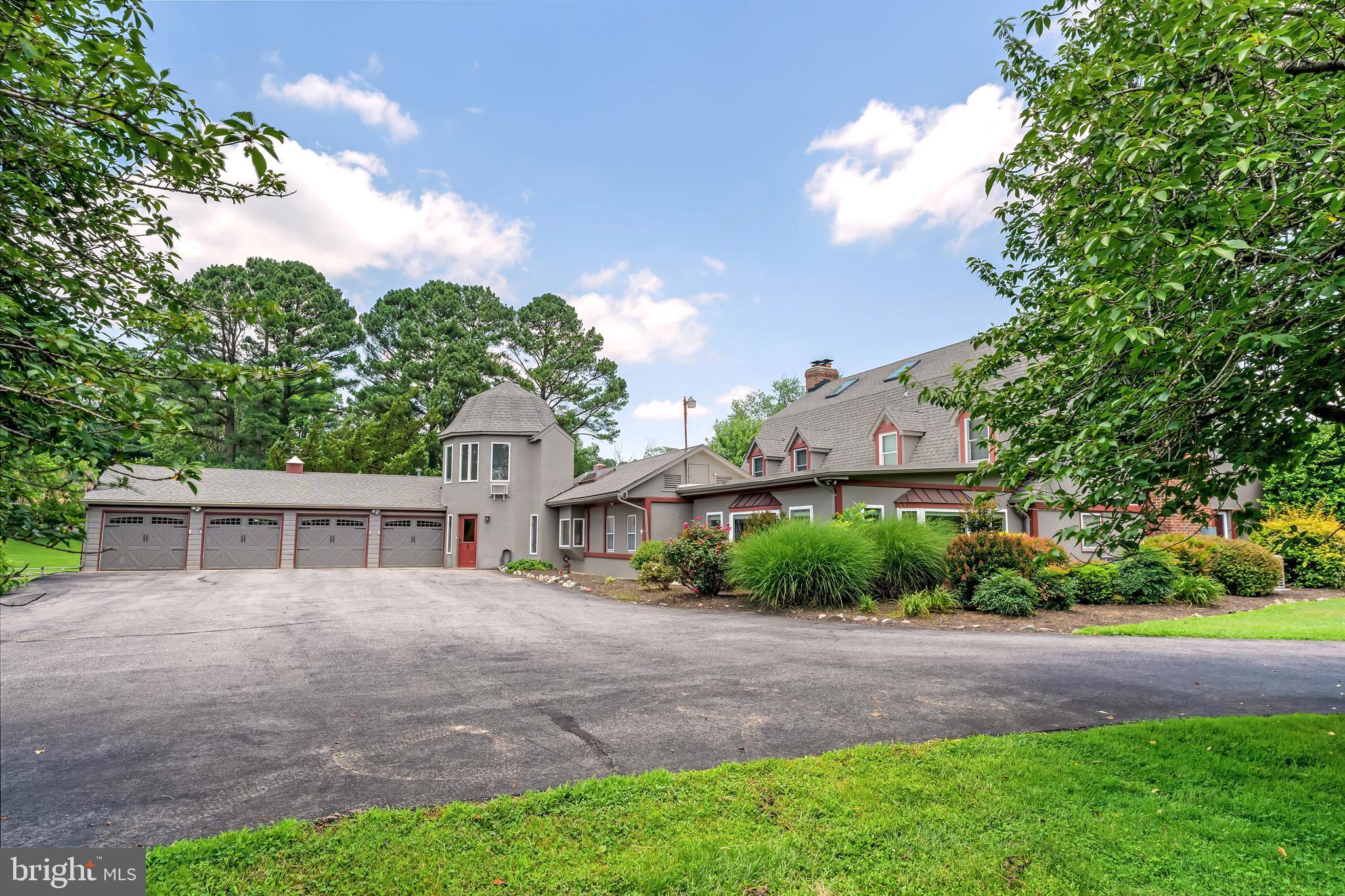 ENGLISH HILLS - Residential