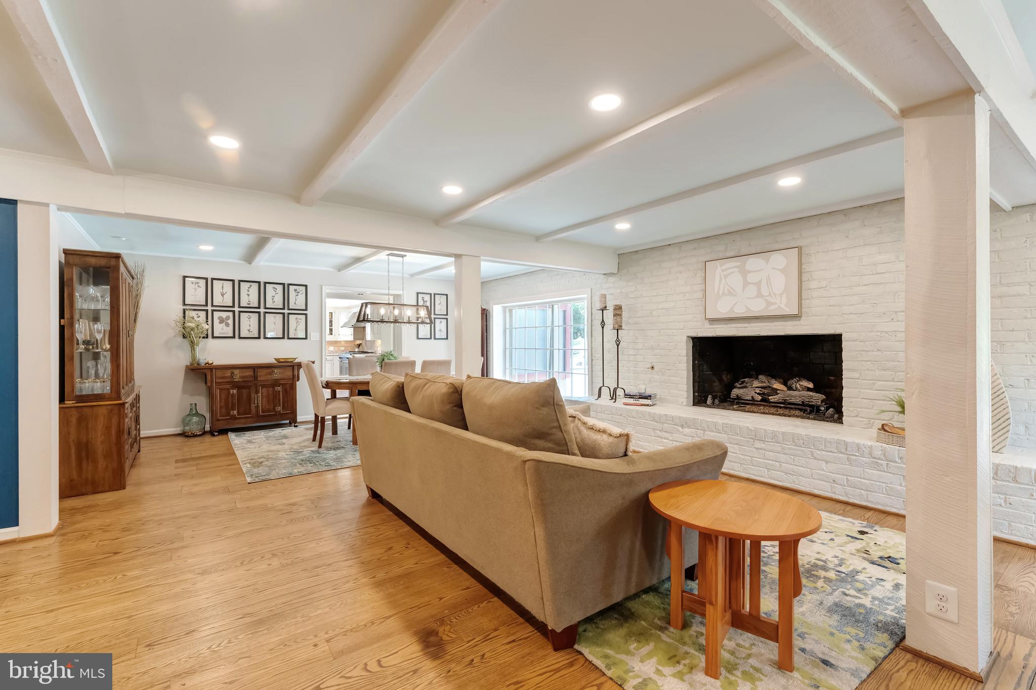 ENGLISH HILLS - Residential