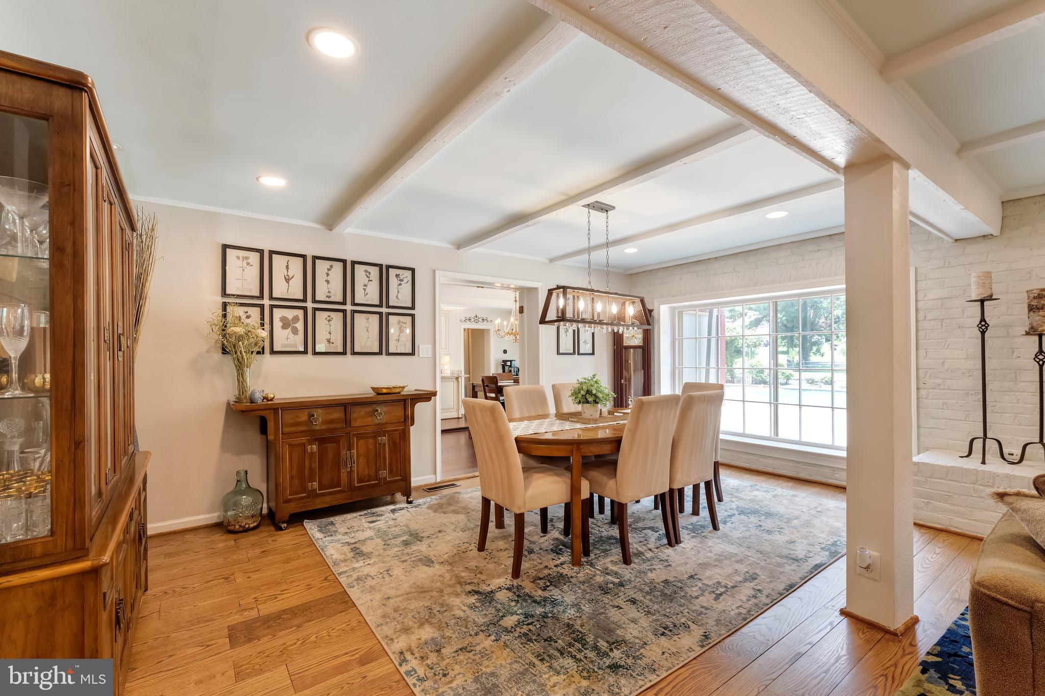 ENGLISH HILLS - Residential