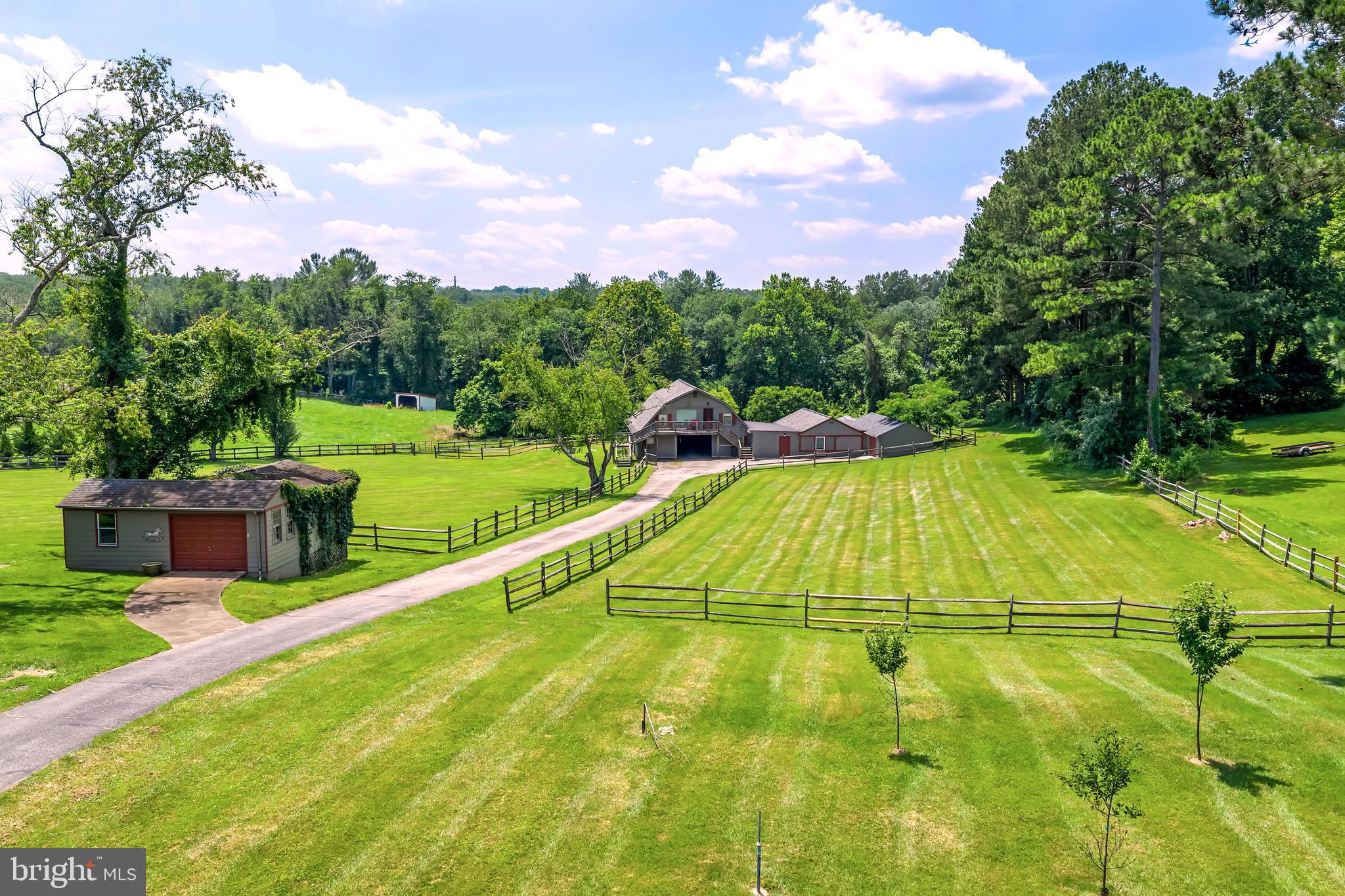ENGLISH HILLS - Residential